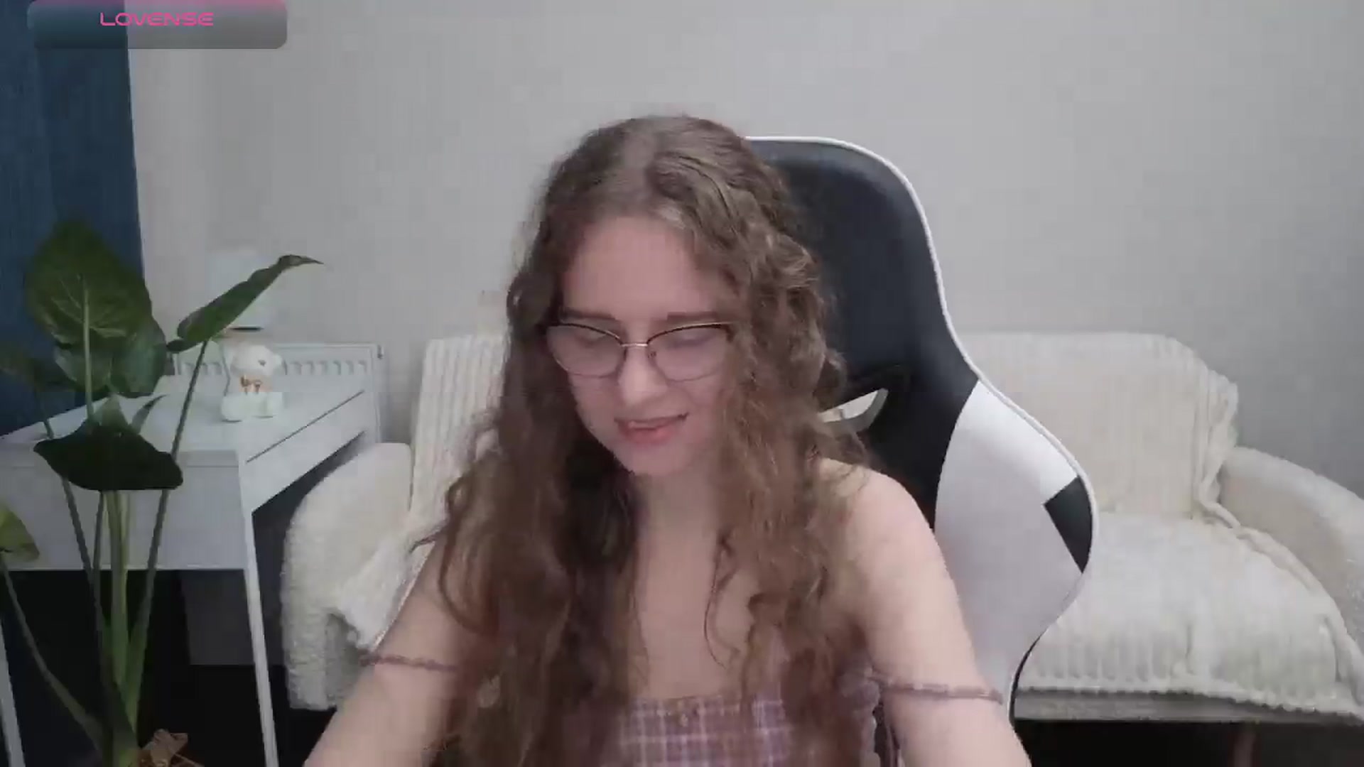 Gallery image thumbnail from BlueFlowerr's myfreecams stream on, 10/14/2025, 14:50 image 17 of 20