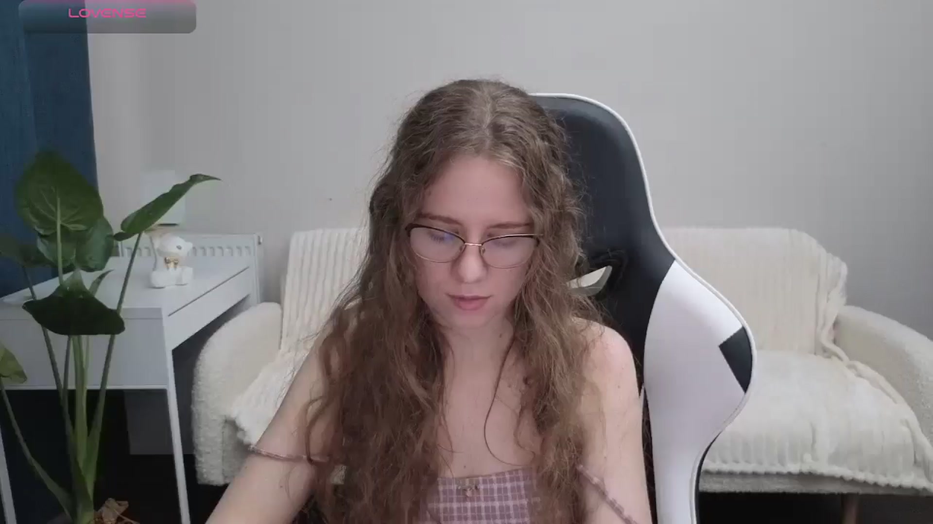 Gallery image thumbnail from BlueFlowerr's myfreecams stream on, 10/14/2025, 14:50 image 18 of 20