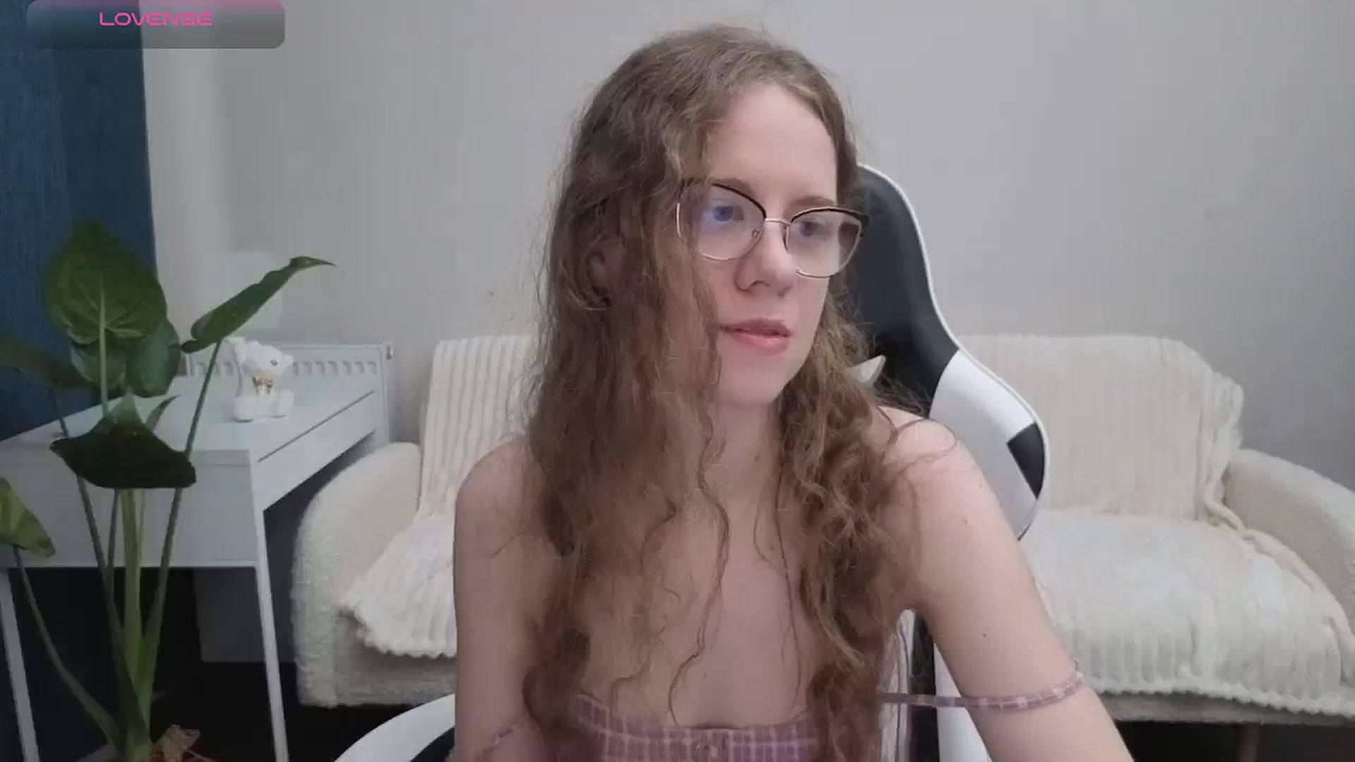 Gallery image thumbnail from BlueFlowerr's myfreecams stream on, 10/14/2025, 14:50 image 8 of 20