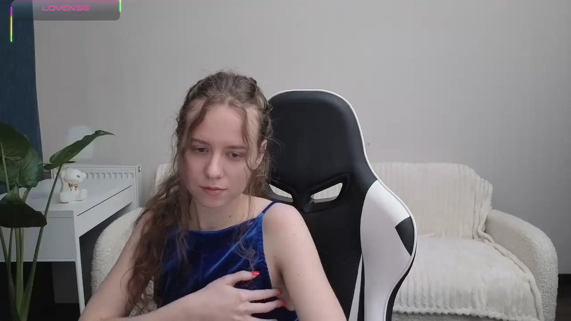 Gallery image thumbnail from BlueFlowerr's myfreecams stream on, 10/15/2025, 19:23 image 12 of 20