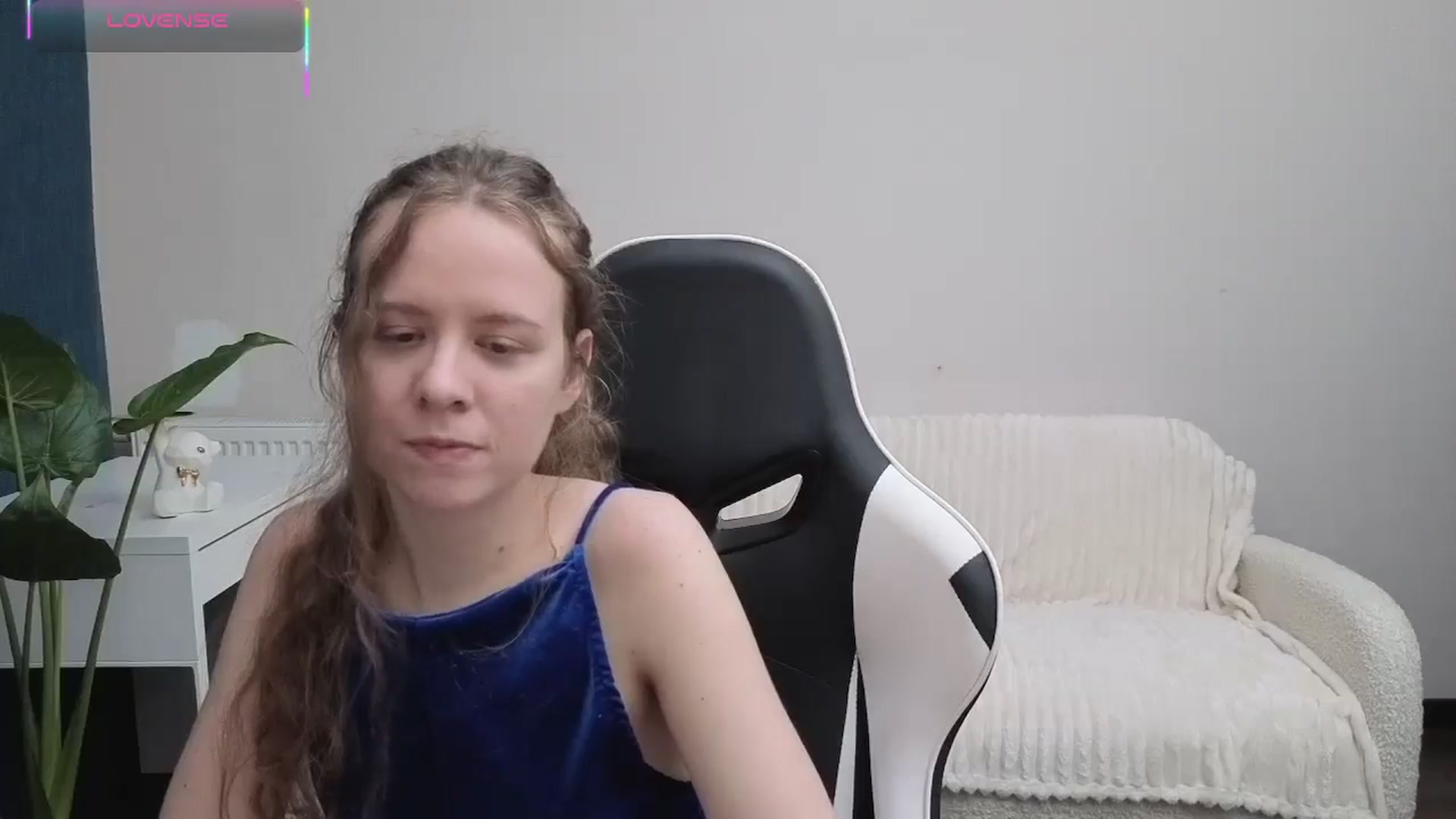 Gallery image thumbnail from BlueFlowerr's myfreecams stream on, 10/15/2025, 19:23 image 19 of 20