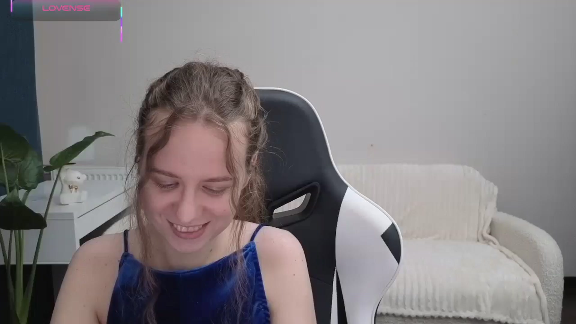 Gallery image thumbnail from BlueFlowerr's myfreecams stream on, 10/15/2025, 19:23 image 9 of 20