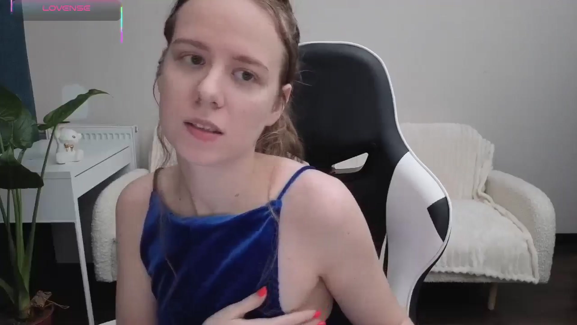 Gallery image thumbnail from BlueFlowerr's myfreecams stream on, 10/15/2025, 19:23 image 5 of 20