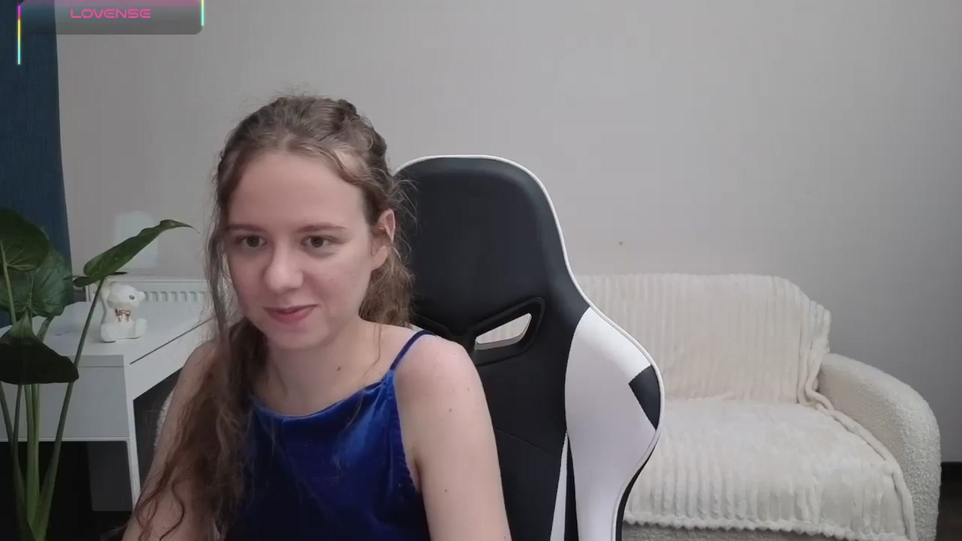 Gallery image thumbnail from BlueFlowerr's myfreecams stream on, 10/15/2025, 19:23 image 20 of 20