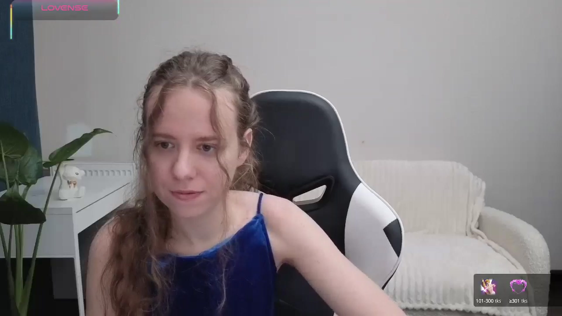 Gallery image thumbnail from BlueFlowerr's myfreecams stream on, 10/15/2025, 19:23 image 16 of 20