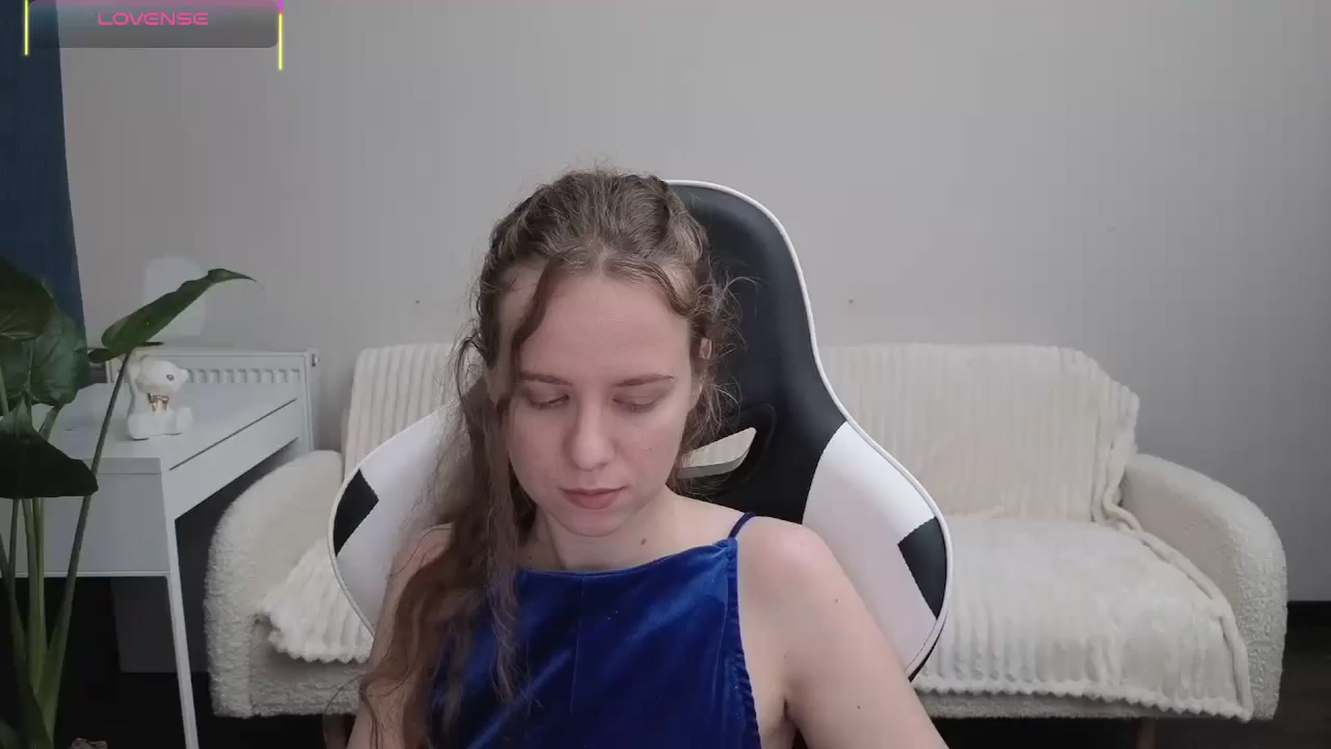 Gallery image thumbnail from BlueFlowerr's myfreecams stream on, 10/15/2025, 20:09 image 13 of 20