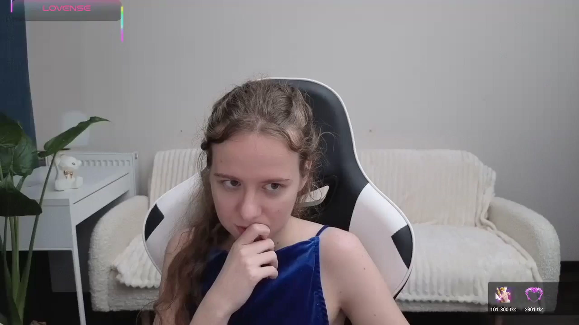 Gallery image thumbnail from BlueFlowerr's myfreecams stream on, 10/15/2025, 20:09 image 11 of 20