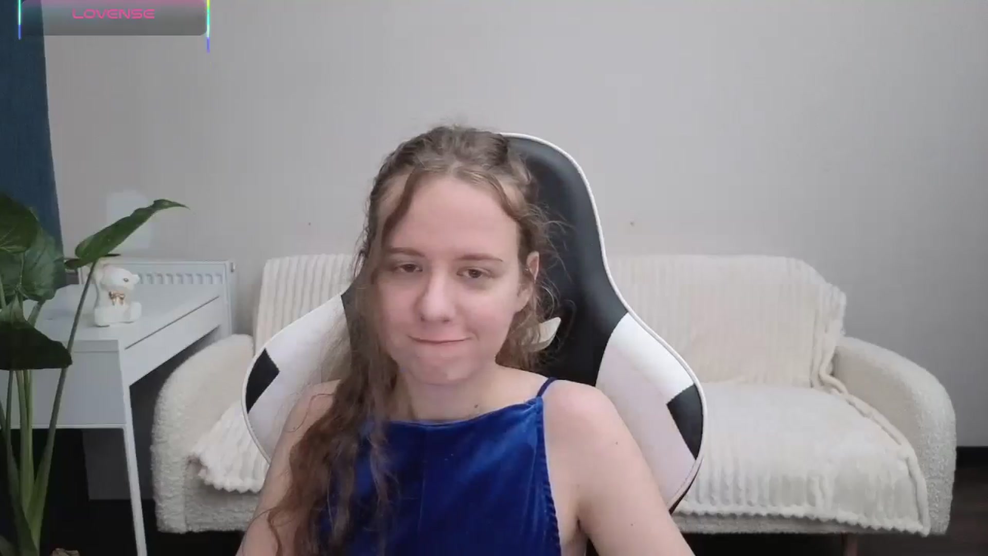Gallery image thumbnail from BlueFlowerr's myfreecams stream on, 10/15/2025, 20:09 image 4 of 20