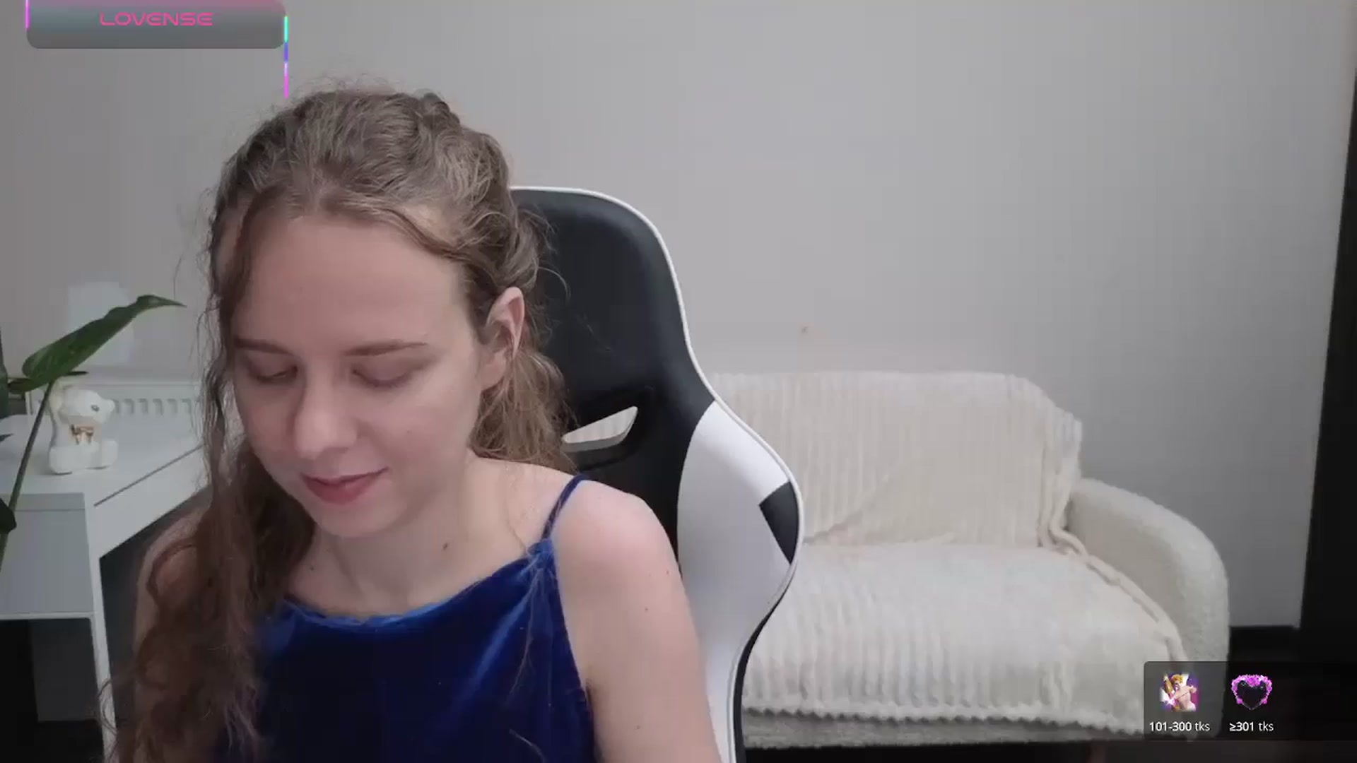 Gallery image thumbnail from BlueFlowerr's myfreecams stream on, 10/15/2025, 23:04 image 10 of 20