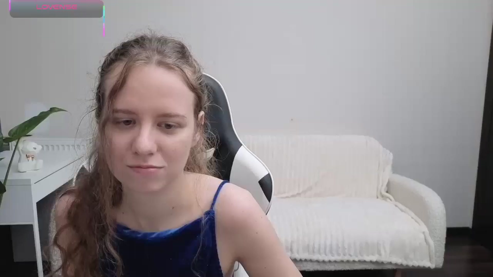 Gallery image thumbnail from BlueFlowerr's myfreecams stream on, 10/15/2025, 23:04 image 18 of 20