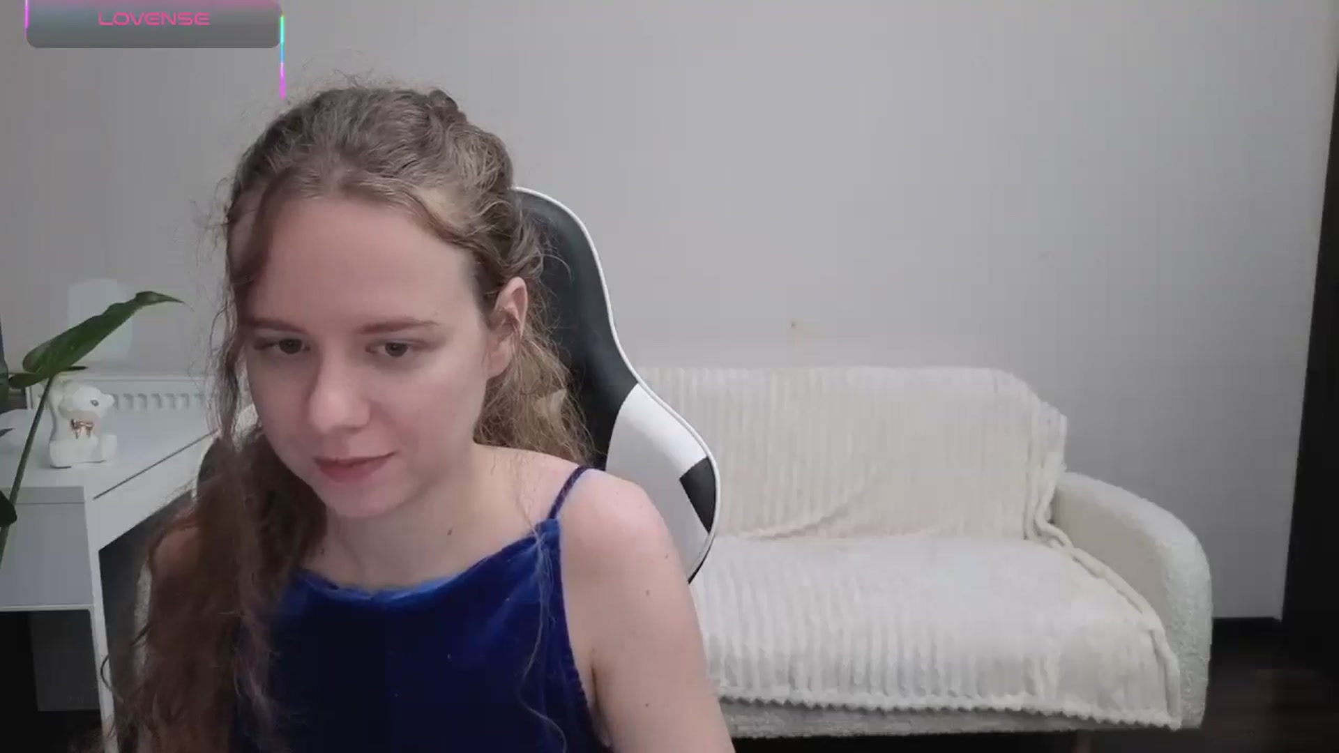 Gallery image thumbnail from BlueFlowerr's myfreecams stream on, 10/15/2025, 23:04 image 13 of 20