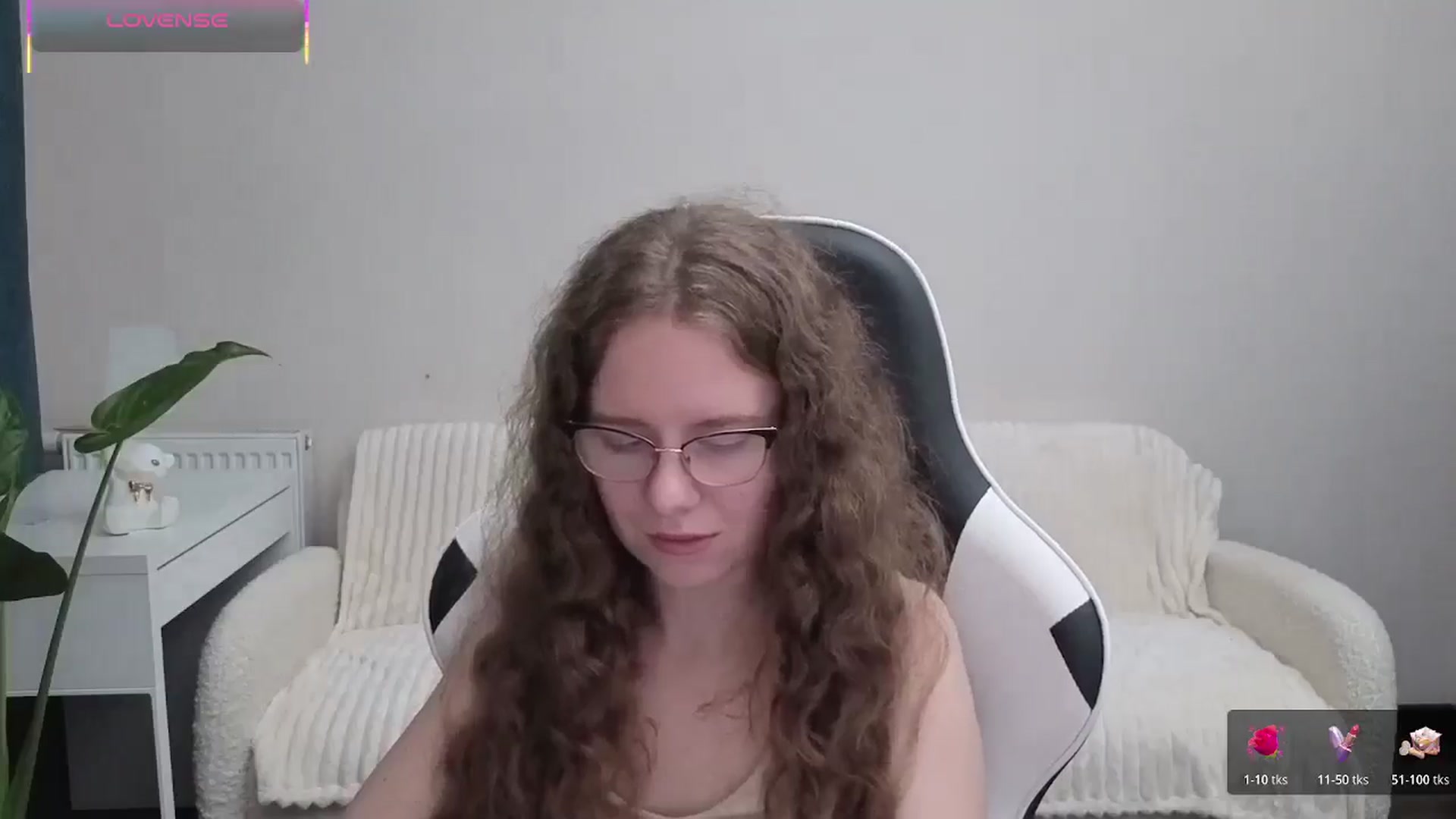 Gallery image thumbnail from BlueFlowerr's myfreecams stream on, 10/18/2025, 17:27 image 16 of 20