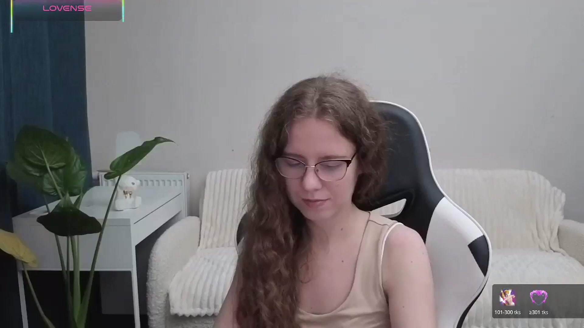 Gallery image thumbnail from BlueFlowerr's myfreecams stream on, 10/18/2025, 19:54 image 14 of 20
