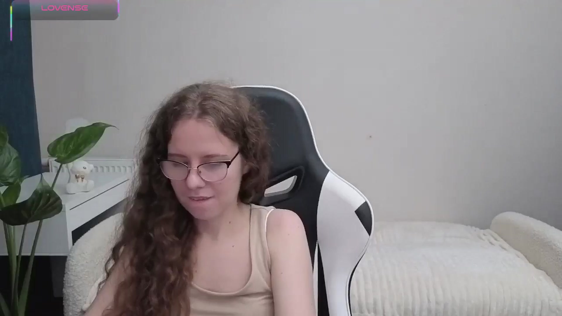 Gallery image thumbnail from BlueFlowerr's myfreecams stream on, 10/18/2025, 21:13 image 5 of 20