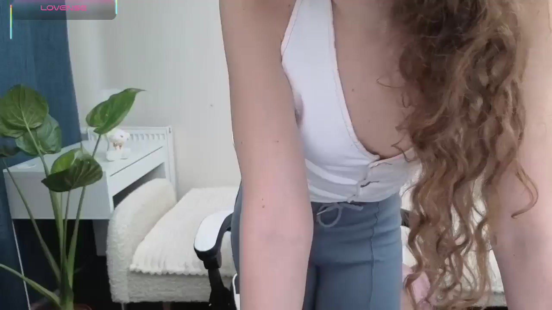 Gallery image thumbnail from BlueFlowerr's myfreecams stream on, 10/19/2025, 15:26 image 10 of 20