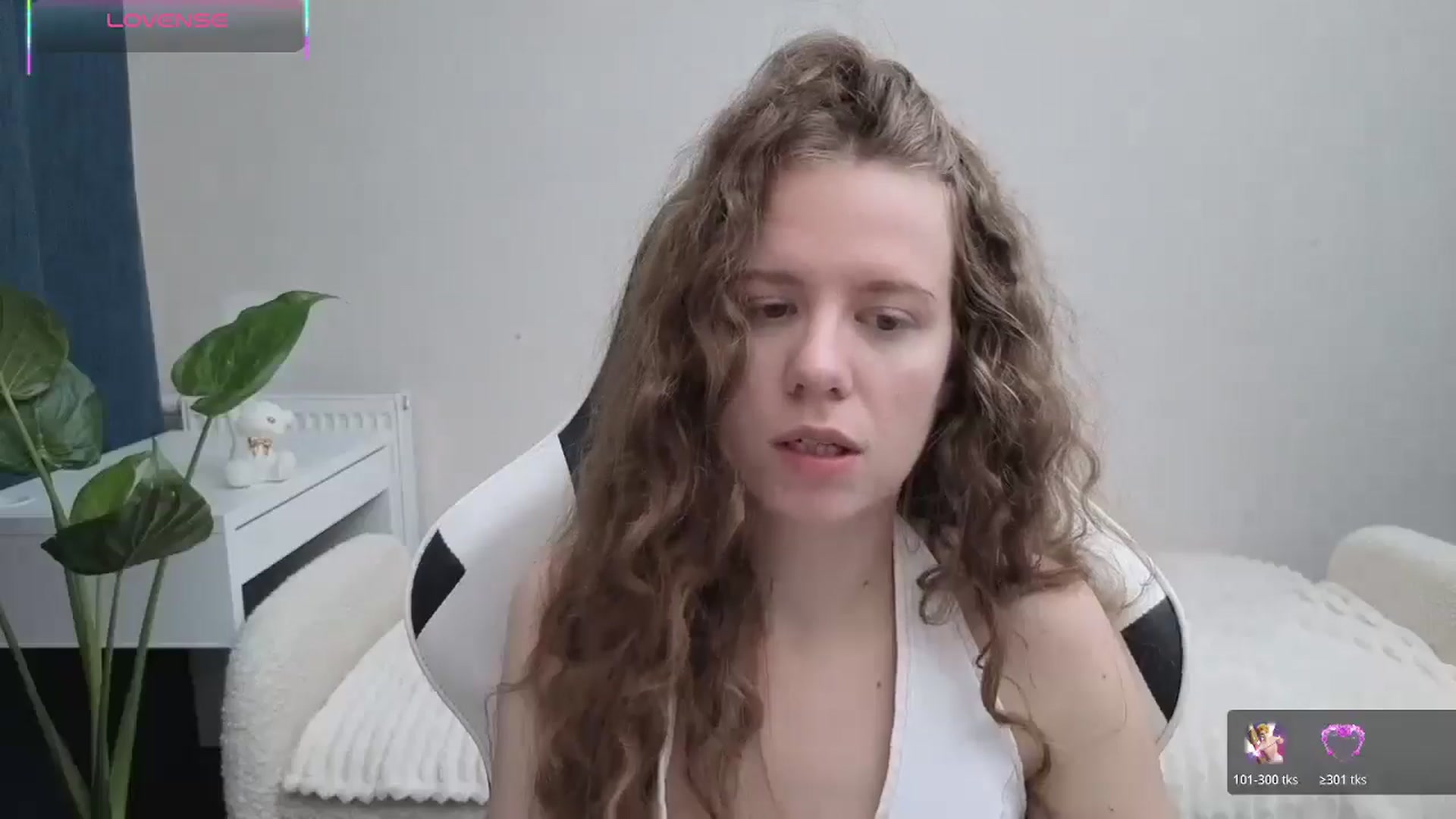 Gallery image thumbnail from BlueFlowerr's myfreecams stream on, 10/19/2025, 16:02 image 12 of 20