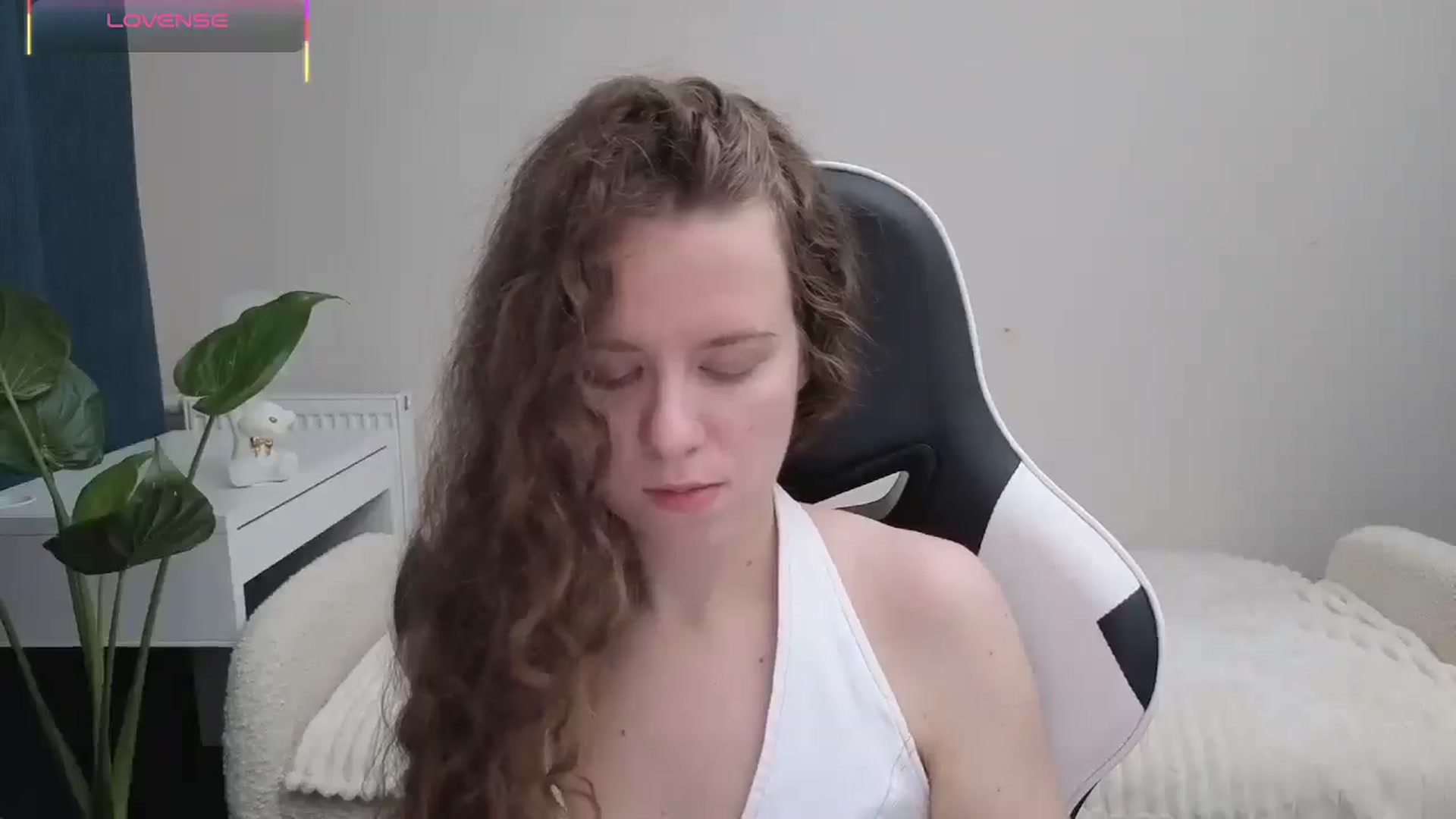 Gallery image thumbnail from BlueFlowerr's myfreecams stream on, 10/19/2025, 16:02 image 14 of 20