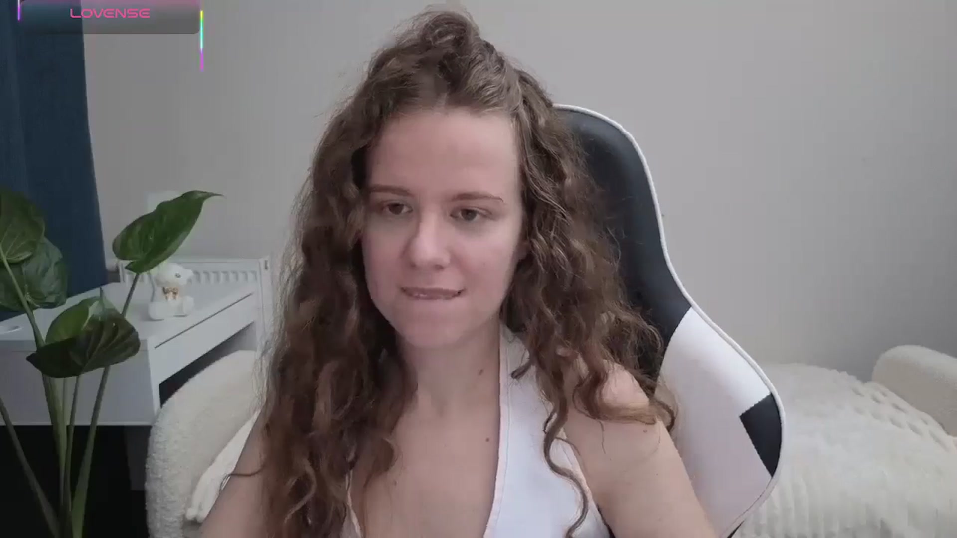 Gallery image thumbnail from BlueFlowerr's myfreecams stream on, 10/19/2025, 16:02 image 9 of 20