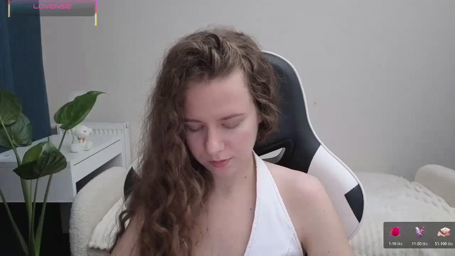 Gallery image thumbnail from BlueFlowerr's myfreecams stream on, 10/19/2025, 16:02 image 18 of 20