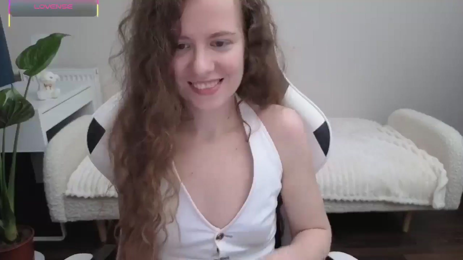Gallery image thumbnail from BlueFlowerr's myfreecams stream on, 10/19/2025, 18:24 image 17 of 20