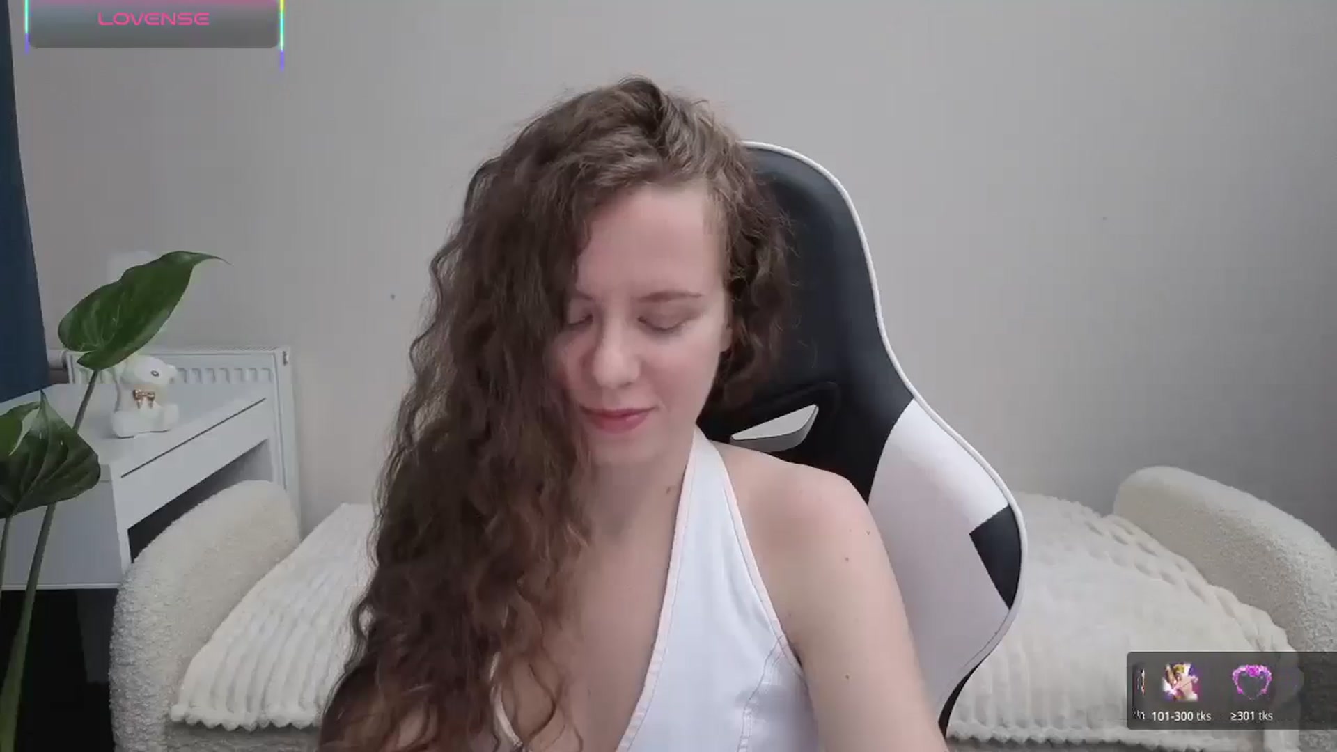 Gallery image thumbnail from BlueFlowerr's myfreecams stream on, 10/19/2025, 18:24 image 4 of 20