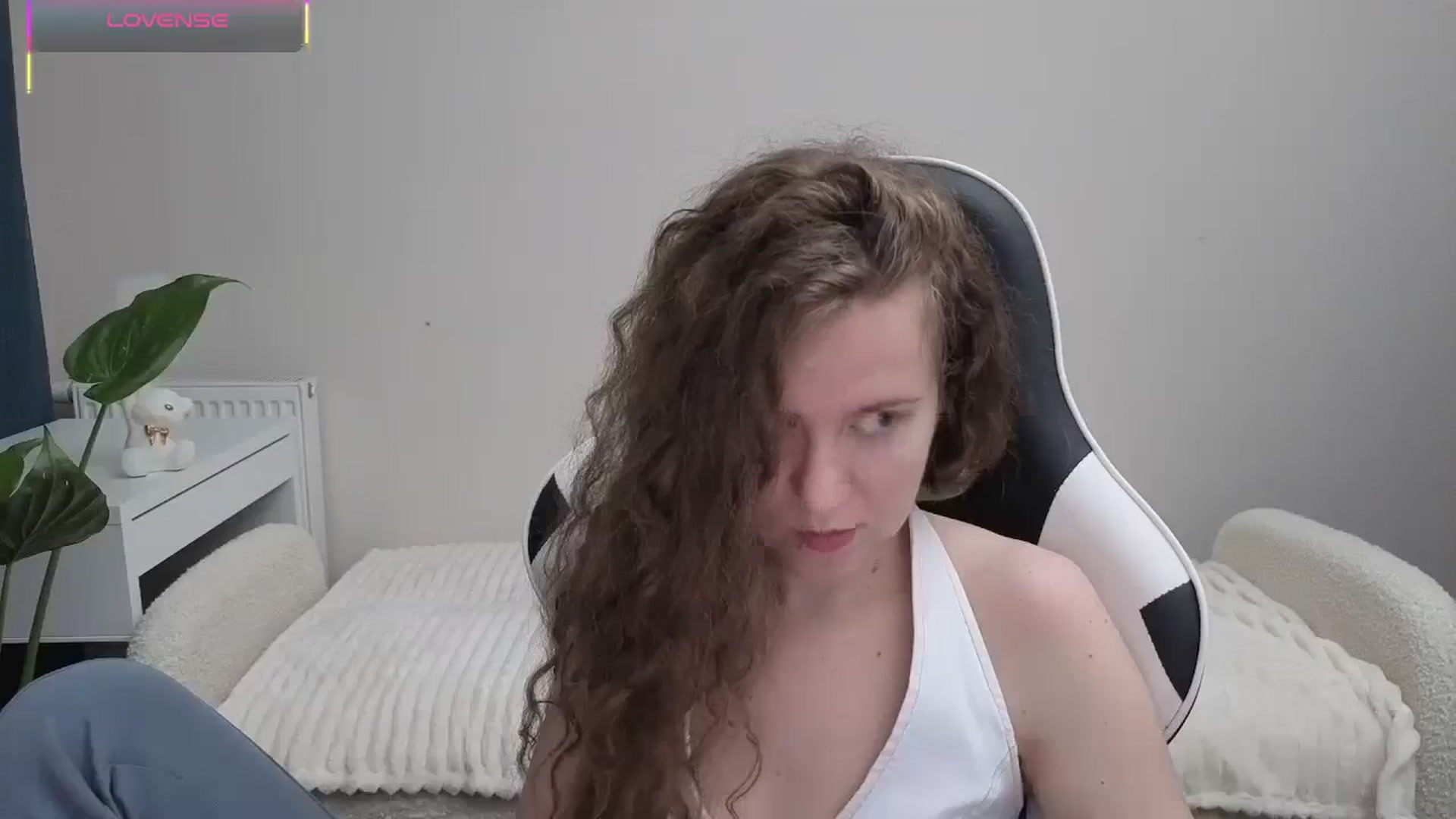 Gallery image thumbnail from BlueFlowerr's myfreecams stream on, 10/19/2025, 18:24 image 8 of 20