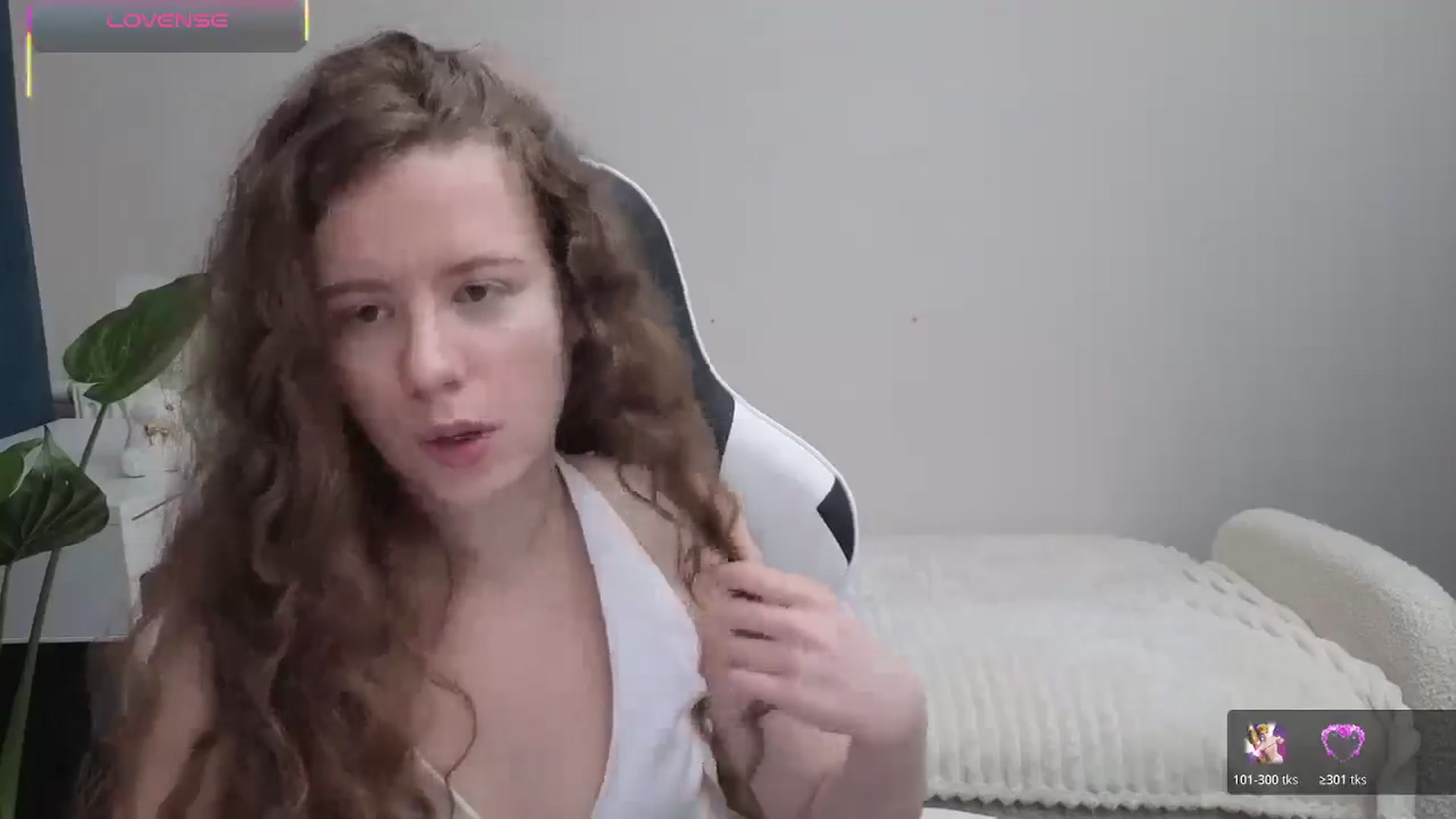 Gallery image thumbnail from BlueFlowerr's myfreecams stream on, 10/19/2025, 18:24 image 10 of 20