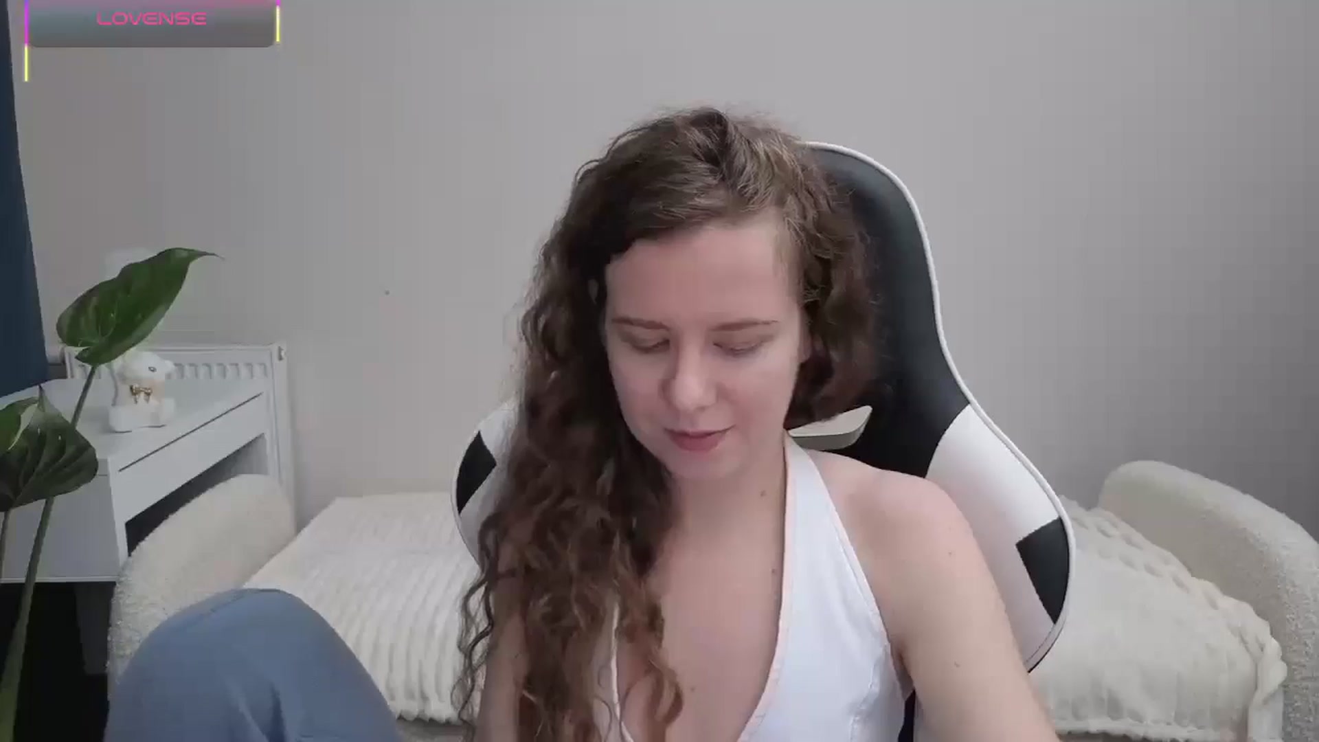 Gallery image thumbnail from BlueFlowerr's myfreecams stream on, 10/19/2025, 18:24 image 5 of 20