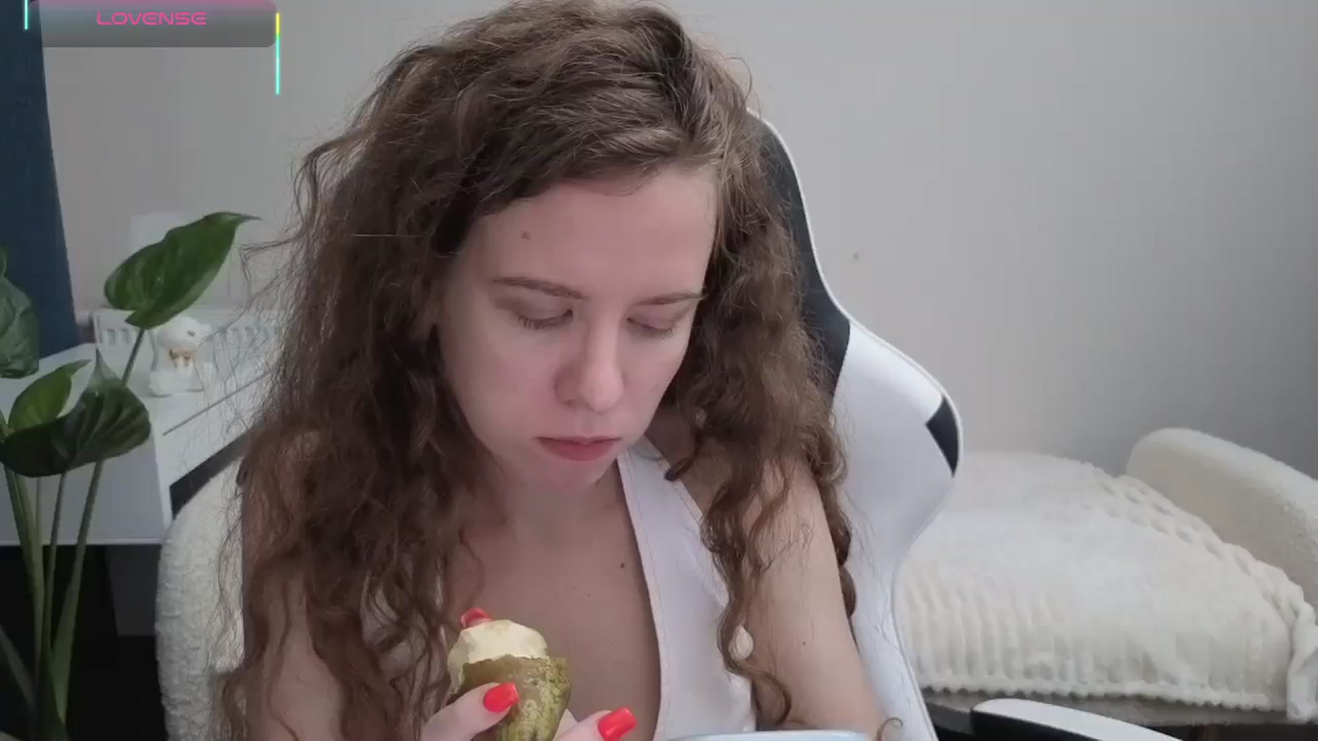 Gallery image thumbnail from BlueFlowerr's myfreecams stream on, 10/19/2025, 21:15 image 1 of 20