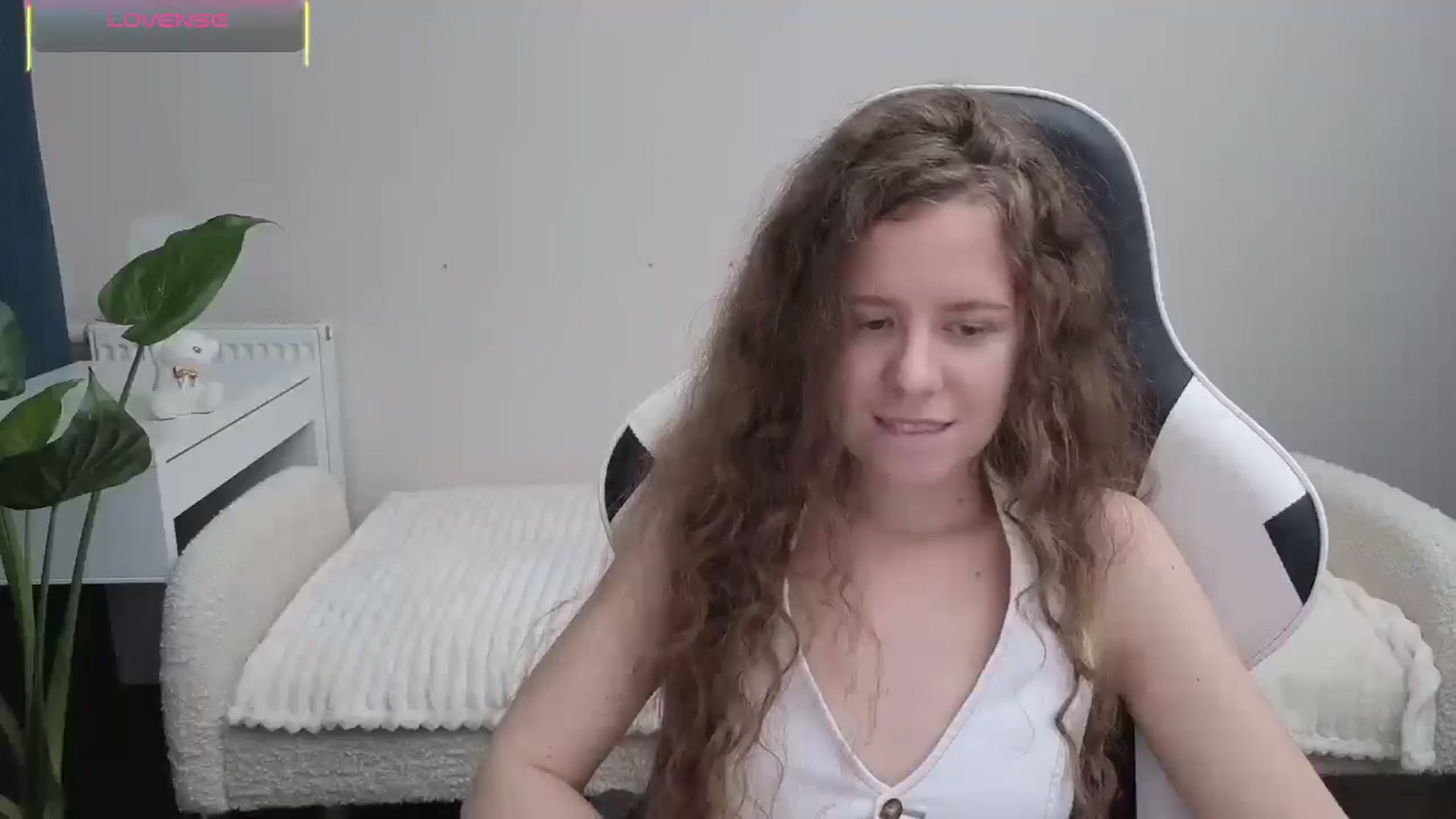 Gallery image thumbnail from BlueFlowerr's myfreecams stream on, 10/19/2025, 21:15 image 16 of 20