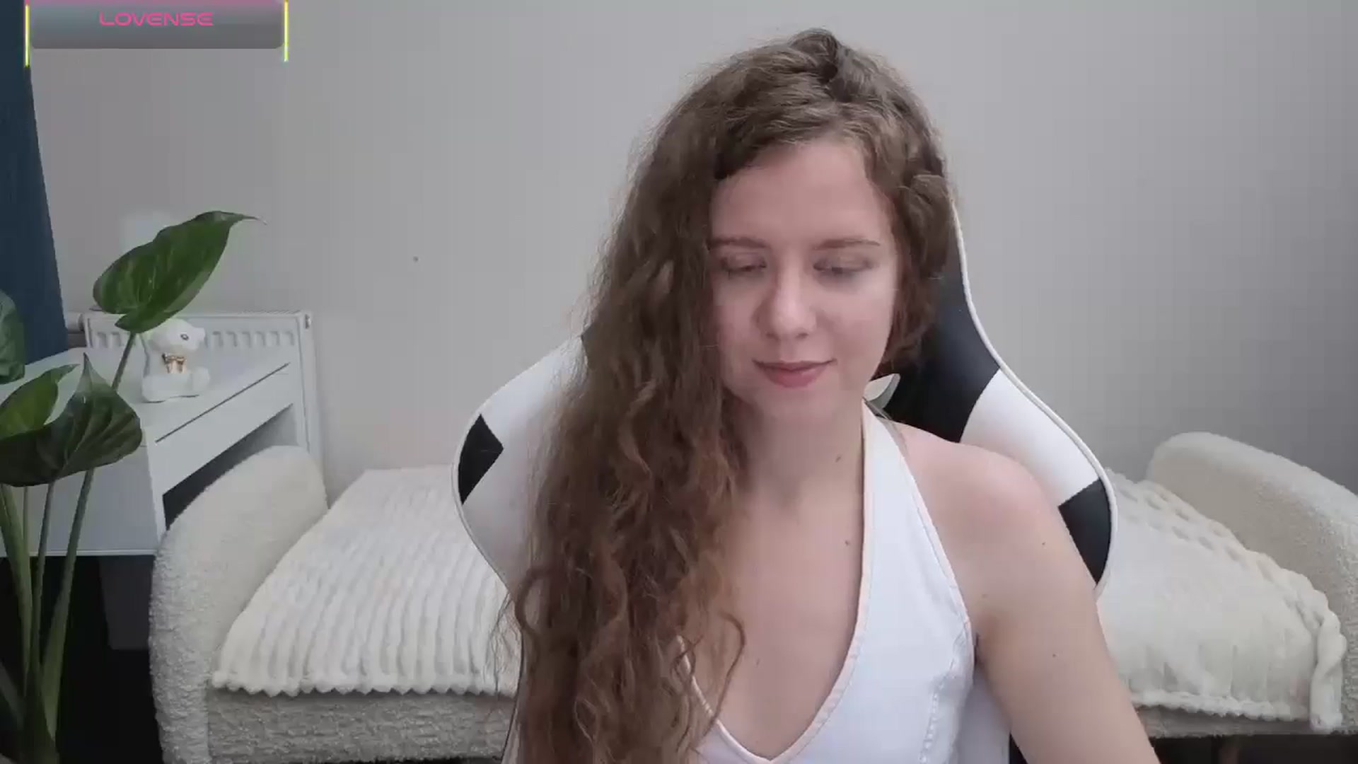 Gallery image thumbnail from BlueFlowerr's myfreecams stream on, 10/19/2025, 21:15 image 19 of 20