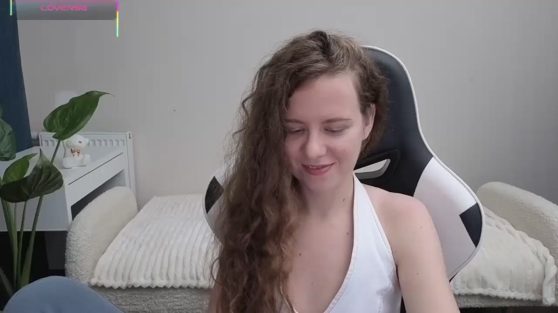 Gallery image thumbnail from BlueFlowerr's myfreecams stream on, 10/19/2025, 21:15 image 5 of 20