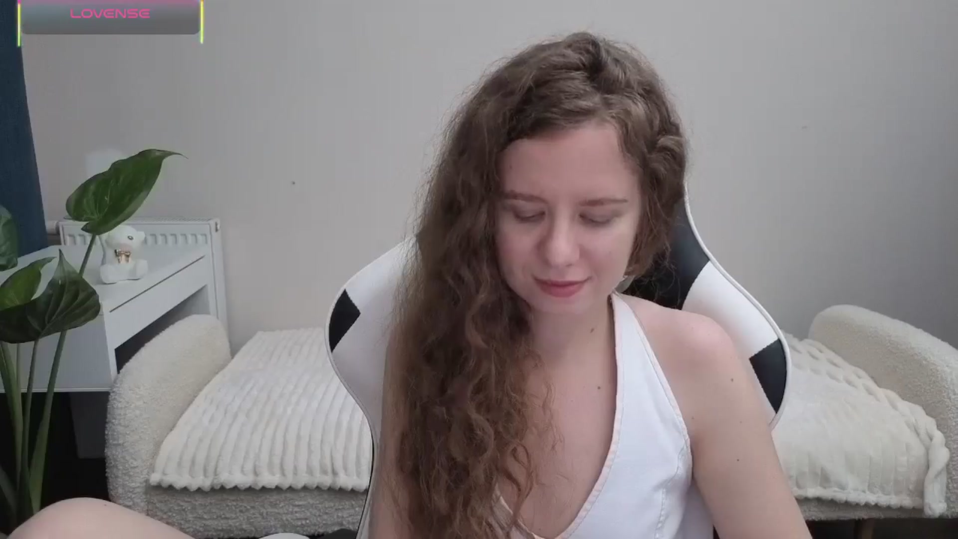 Gallery image thumbnail from BlueFlowerr's myfreecams stream on, 10/19/2025, 21:15 image 20 of 20
