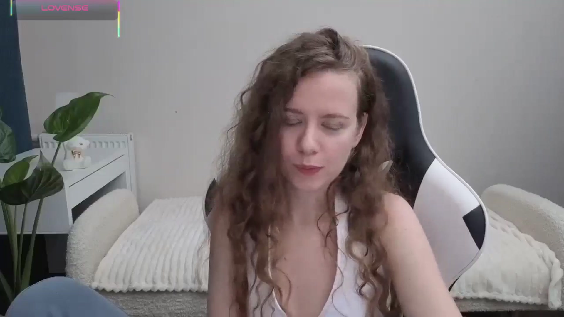Gallery image thumbnail from BlueFlowerr's myfreecams stream on, 10/19/2025, 21:15 image 4 of 20