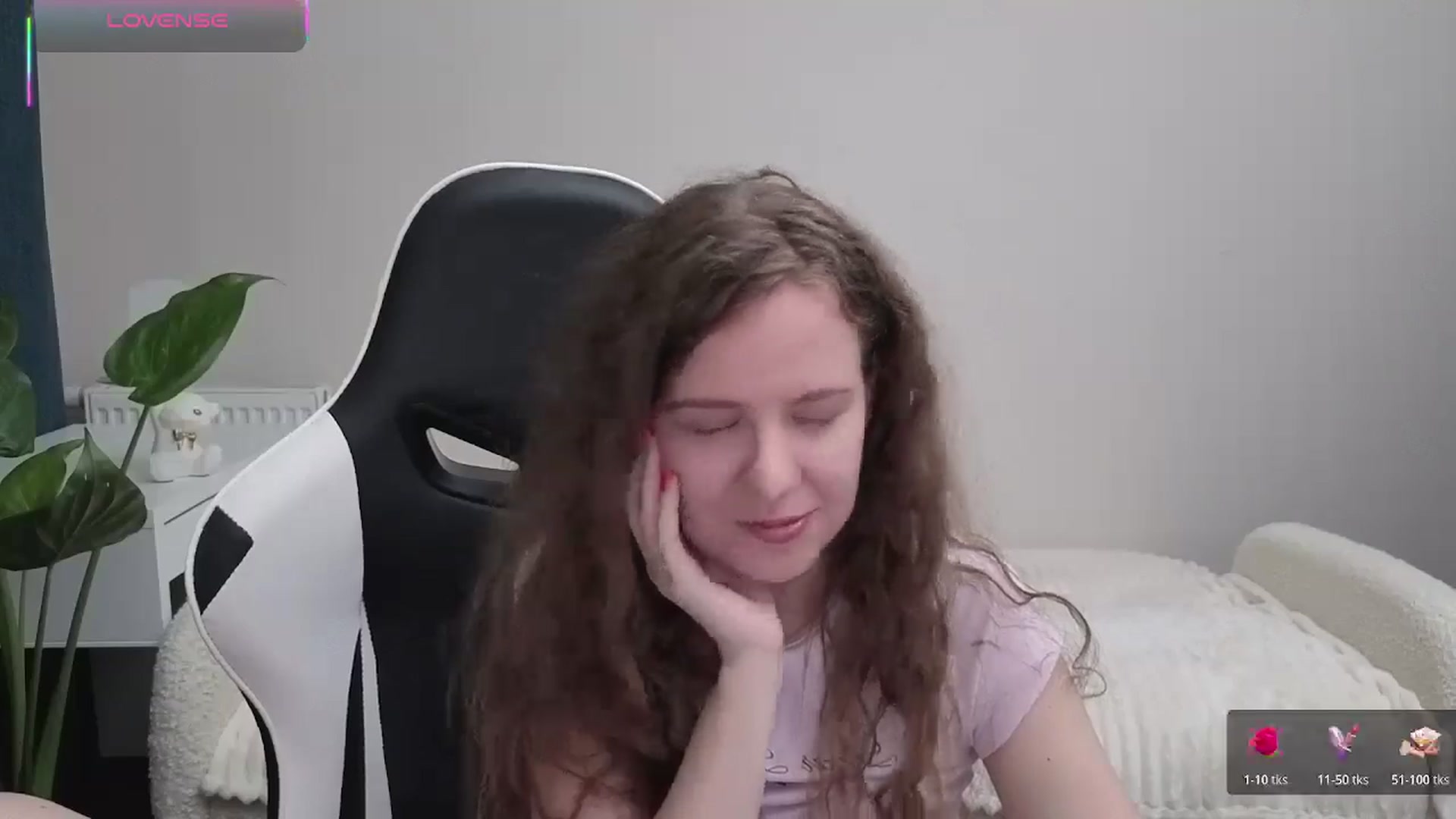 Gallery image thumbnail from BlueFlowerr's myfreecams stream on, 10/20/2025, 23:52 image 19 of 20