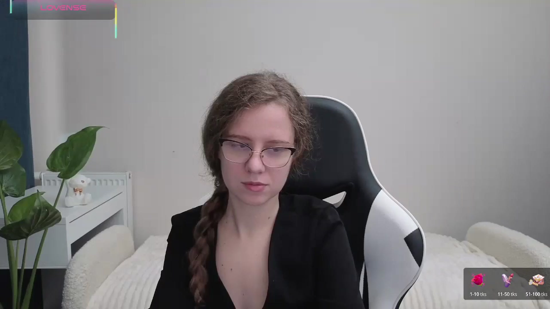 Gallery image thumbnail from BlueFlowerr's myfreecams stream on, 10/21/2025, 14:28 image 16 of 20