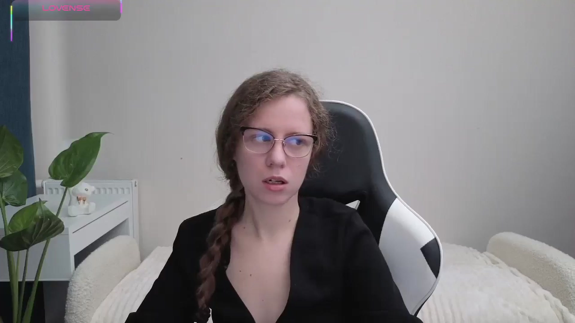 Gallery image thumbnail from BlueFlowerr's myfreecams stream on, 10/21/2025, 14:28 image 9 of 20