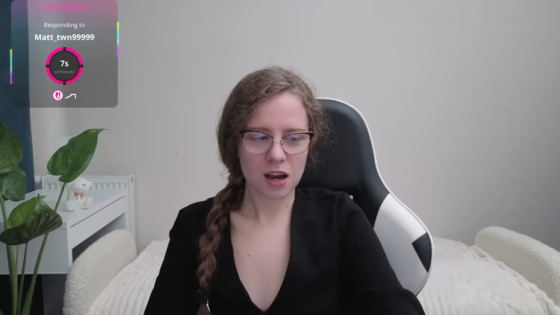 Gallery image thumbnail from BlueFlowerr's myfreecams stream on, 10/21/2025, 14:28 image 13 of 20