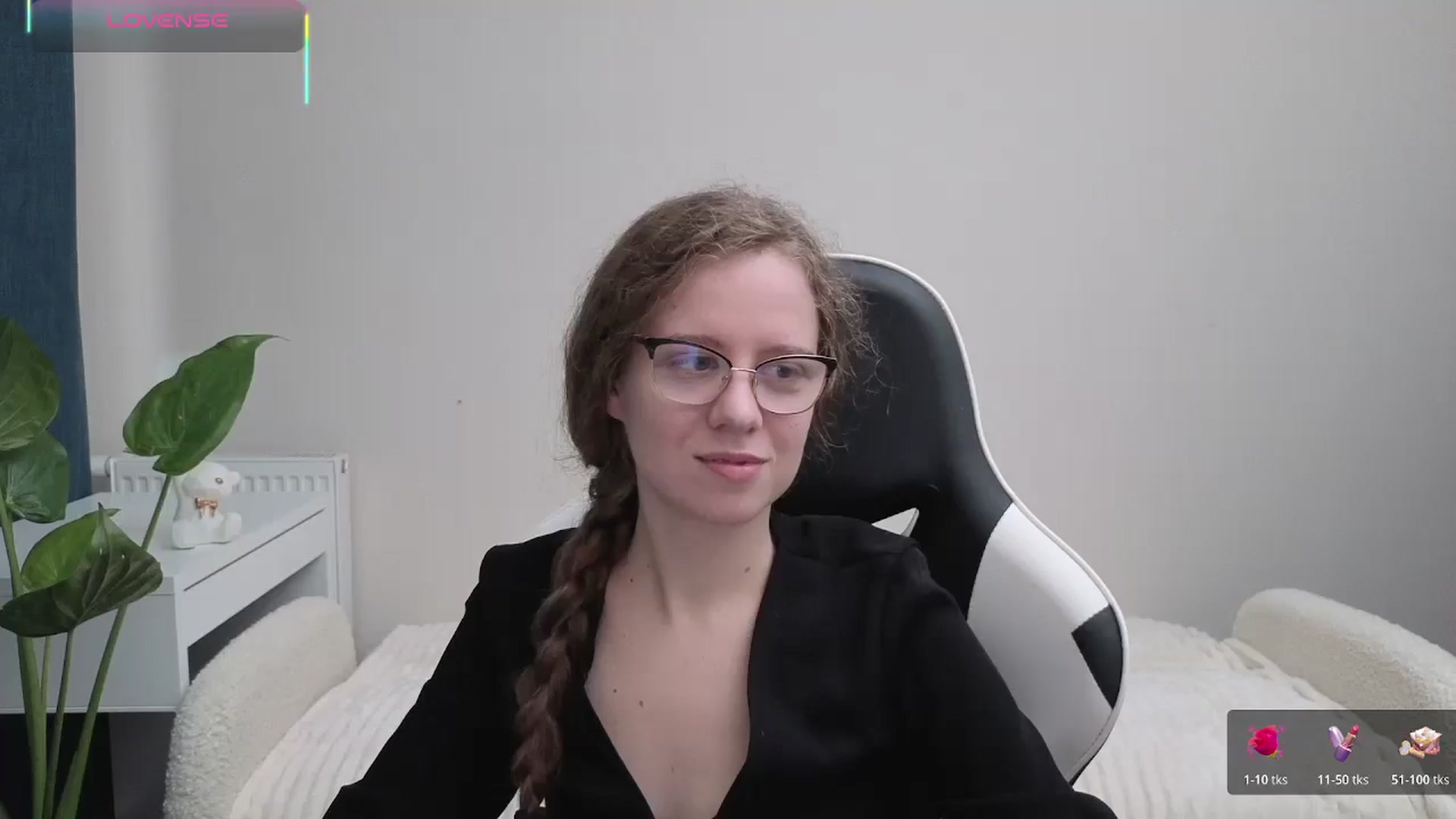Gallery image thumbnail from BlueFlowerr's myfreecams stream on, 10/21/2025, 14:28 image 14 of 20