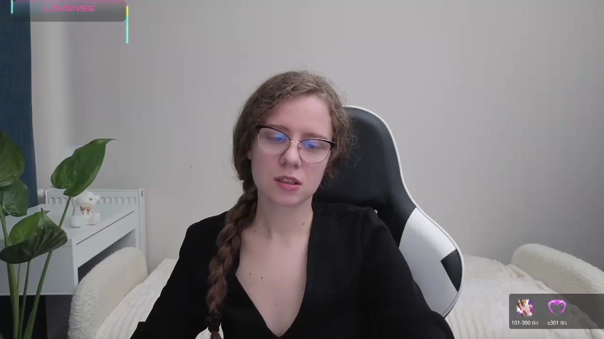 Gallery image thumbnail from BlueFlowerr's myfreecams stream on, 10/21/2025, 14:28 image 8 of 20
