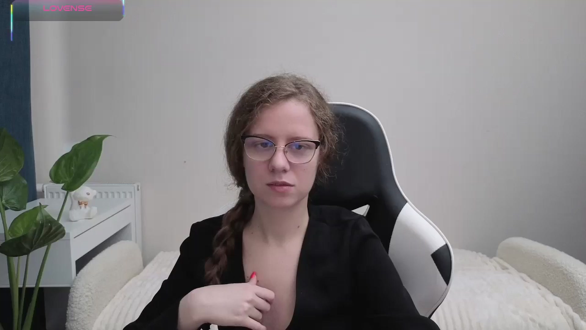 Gallery image thumbnail from BlueFlowerr's myfreecams stream on, 10/21/2025, 14:28 image 15 of 20