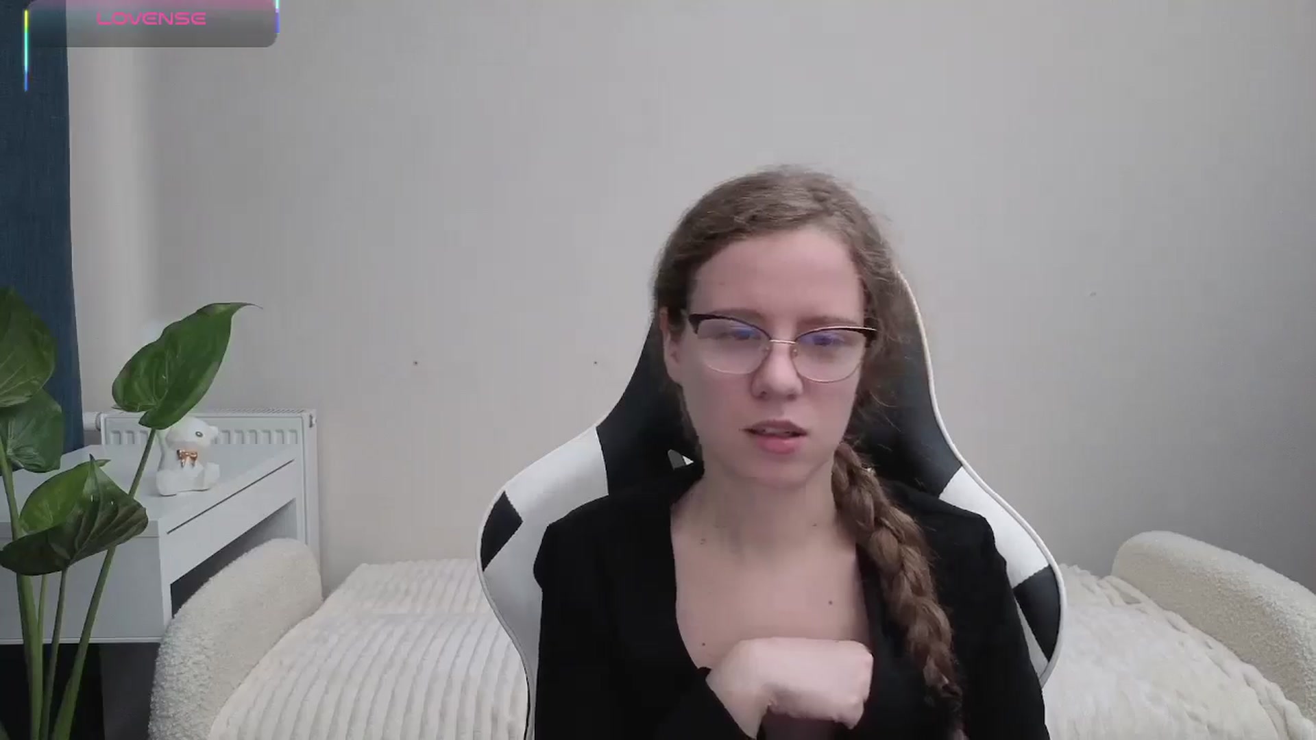 Gallery image thumbnail from BlueFlowerr's myfreecams stream on, 10/21/2025, 14:28 image 17 of 20