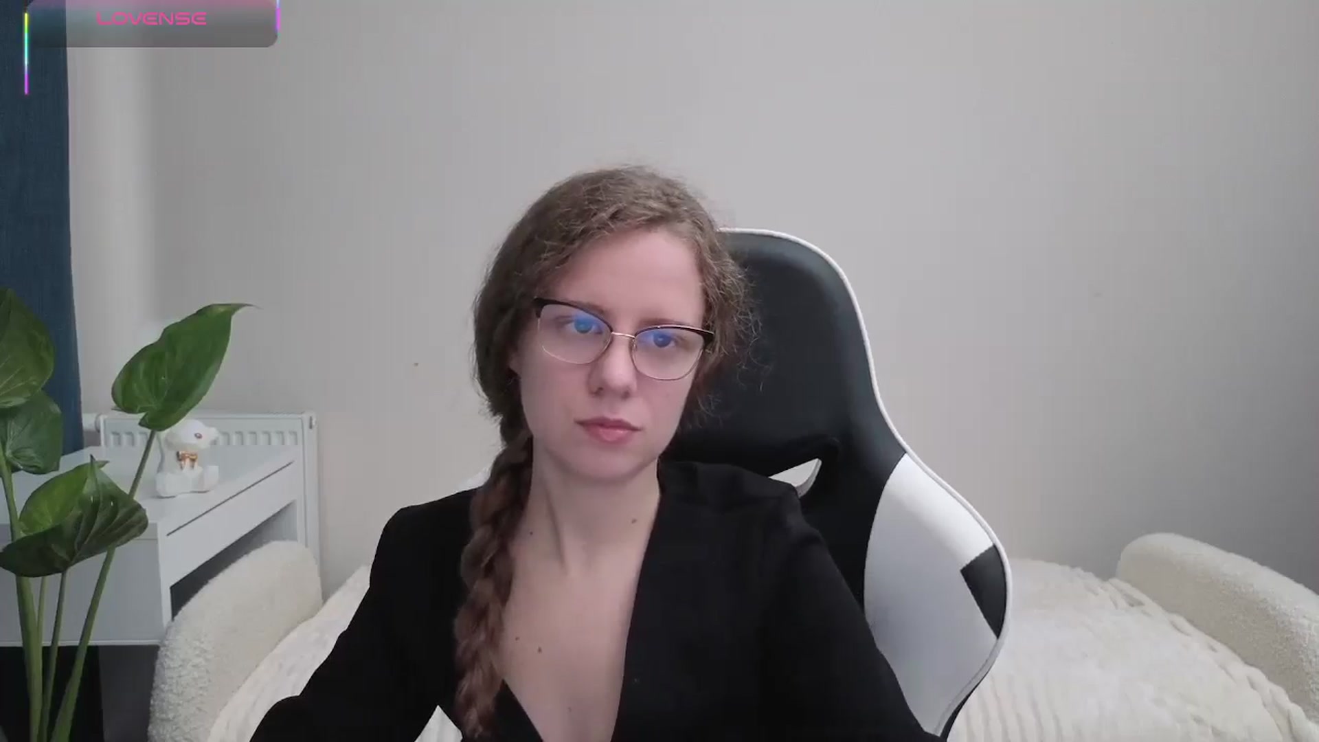 Gallery image thumbnail from BlueFlowerr's myfreecams stream on, 10/21/2025, 14:28 image 7 of 20