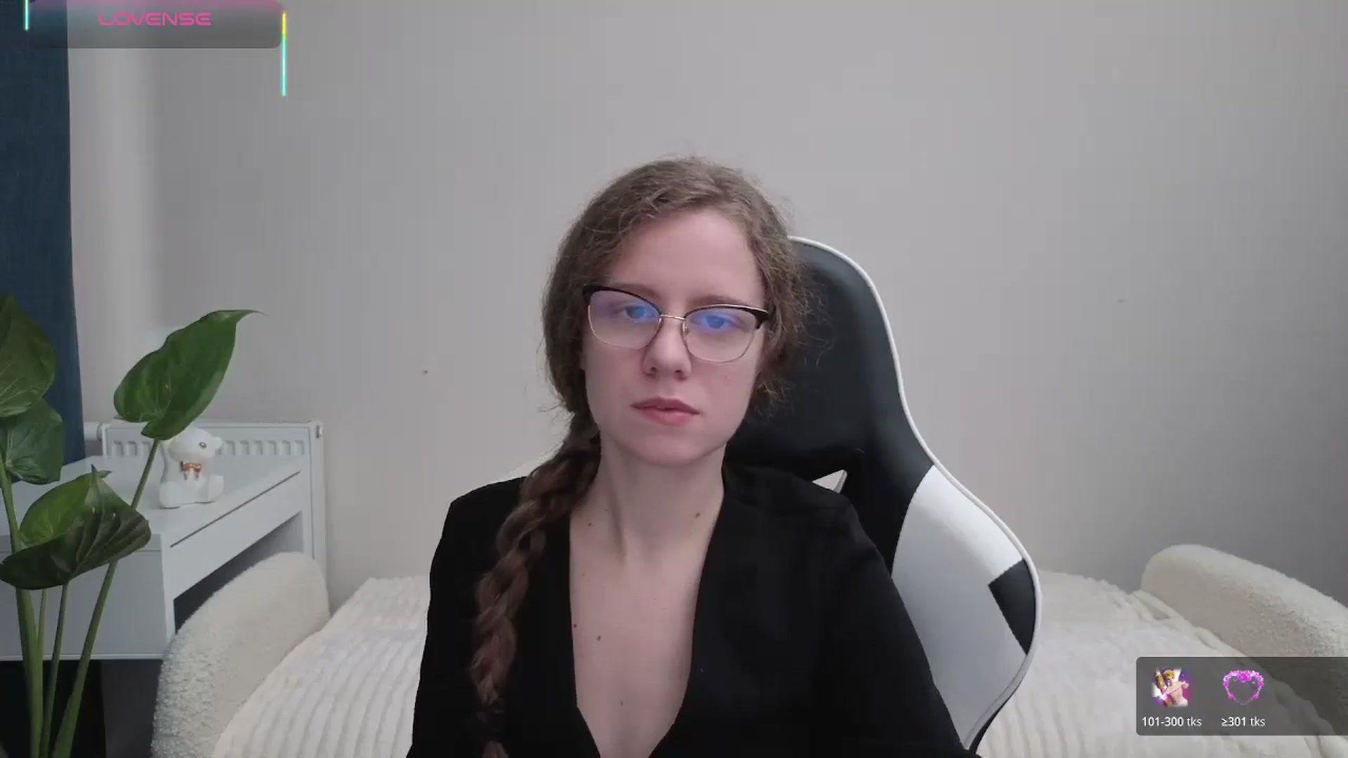 Gallery image thumbnail from BlueFlowerr's myfreecams stream on, 10/21/2025, 14:28 image 10 of 20