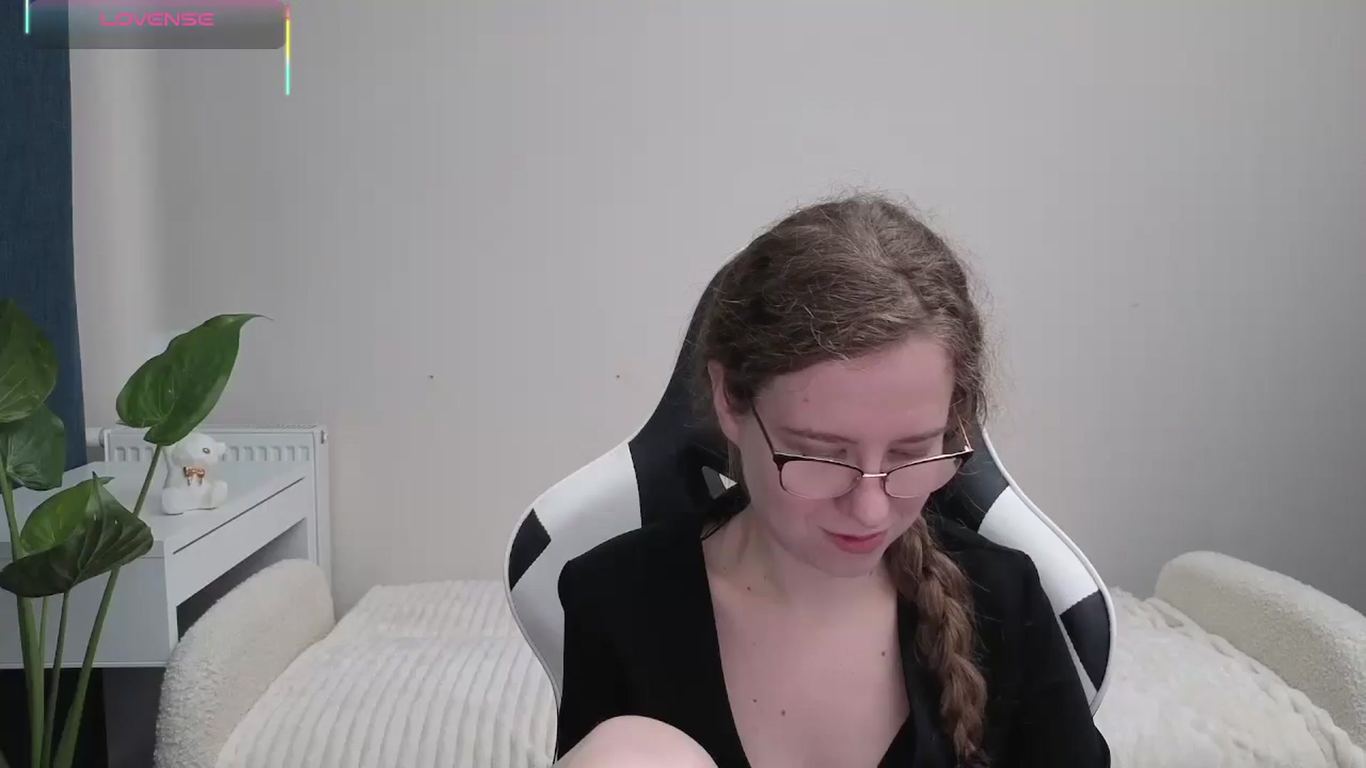 Gallery image thumbnail from BlueFlowerr's myfreecams stream on, 10/21/2025, 14:28 image 20 of 20