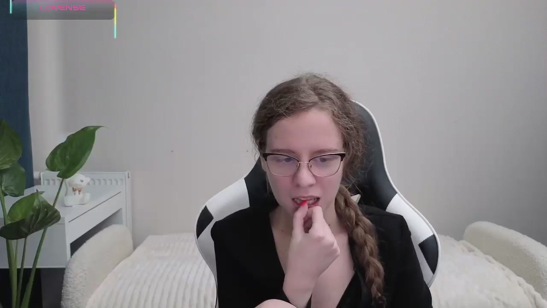 Gallery image thumbnail from BlueFlowerr's myfreecams stream on, 10/21/2025, 14:28 image 18 of 20