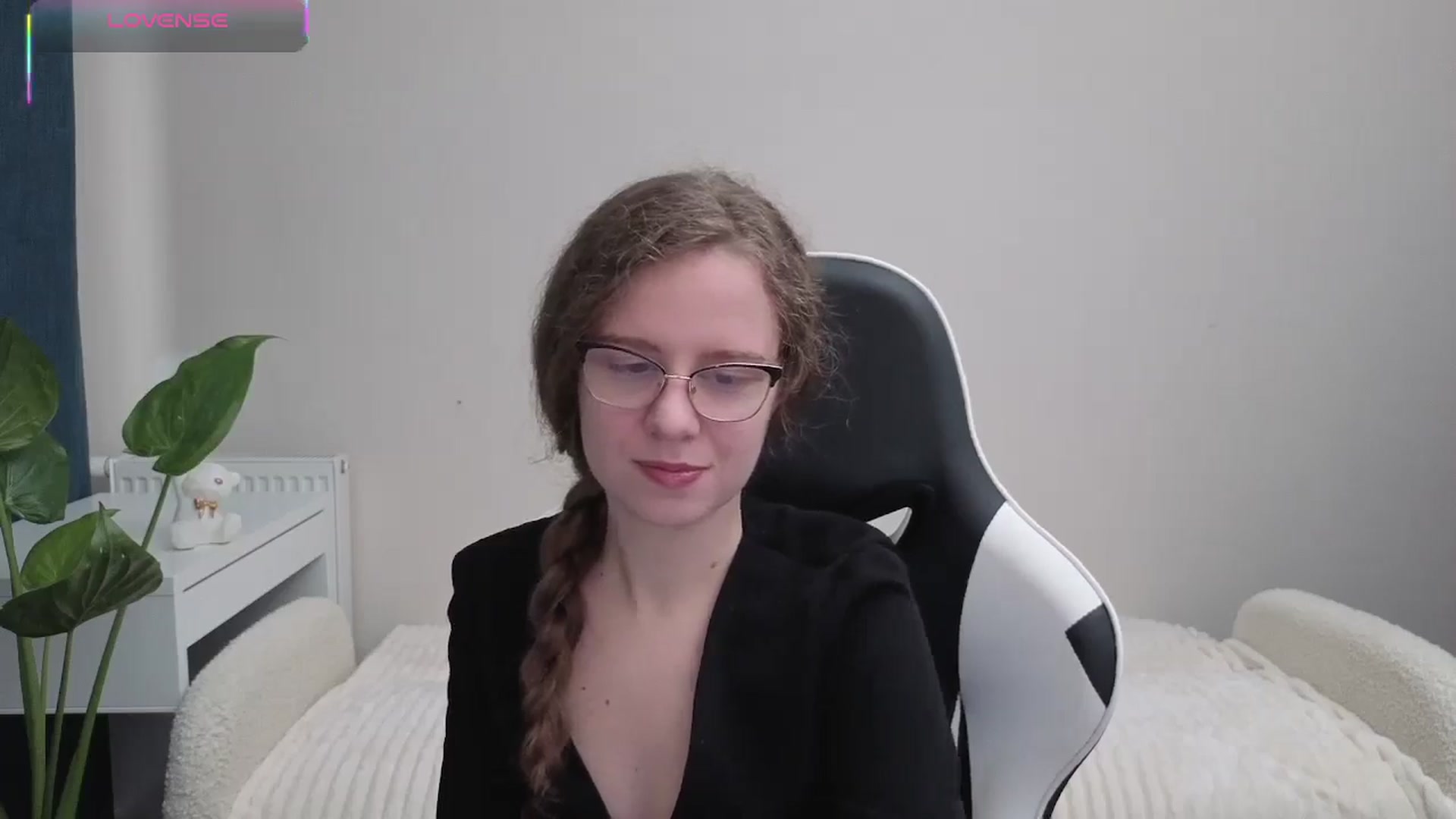 Gallery image thumbnail from BlueFlowerr's myfreecams stream on, 10/21/2025, 14:28 image 5 of 20