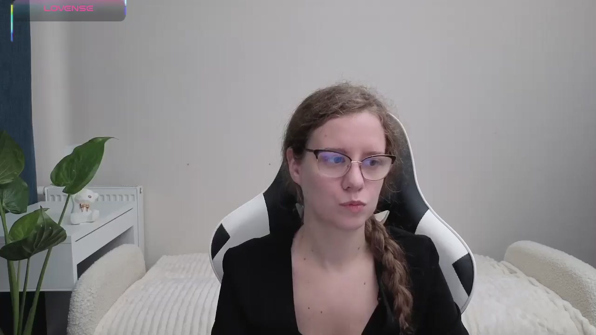 Gallery image thumbnail from BlueFlowerr's myfreecams stream on, 10/21/2025, 14:28 image 19 of 20