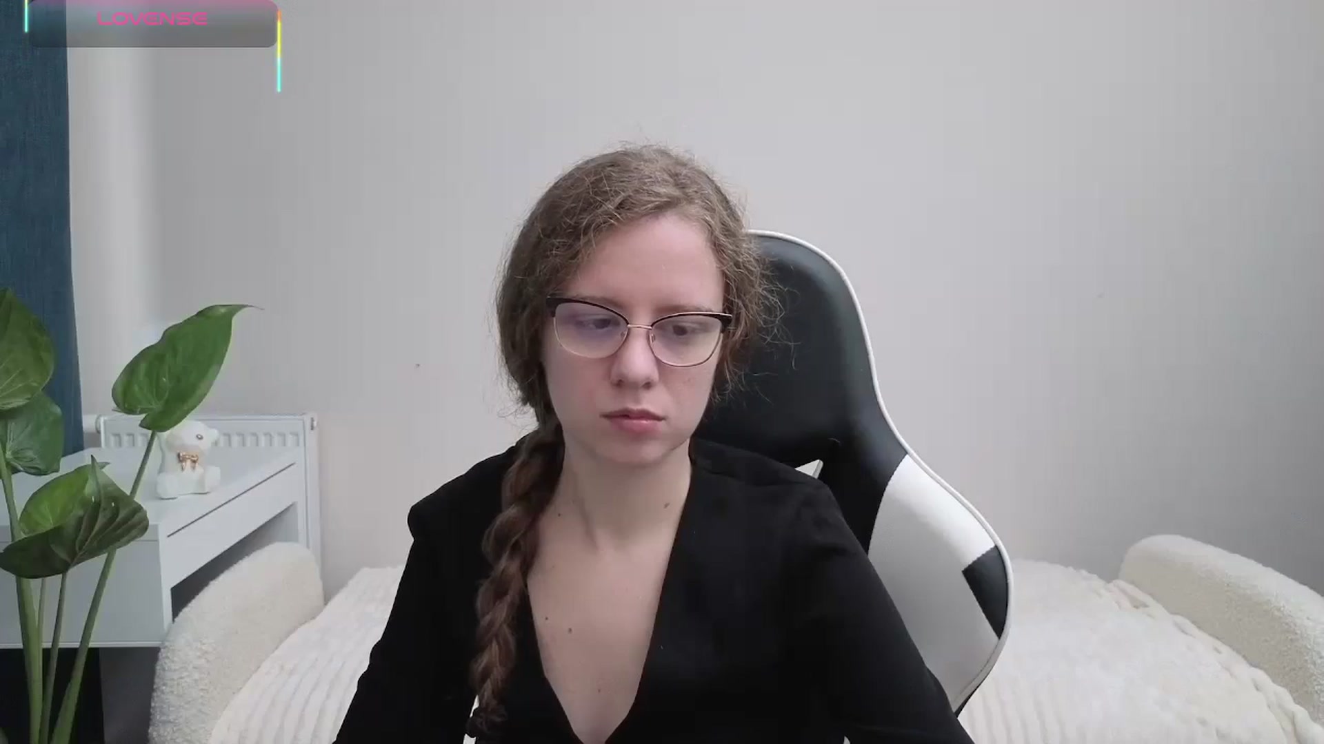 Gallery image thumbnail from BlueFlowerr's myfreecams stream on, 10/21/2025, 14:28 image 2 of 20
