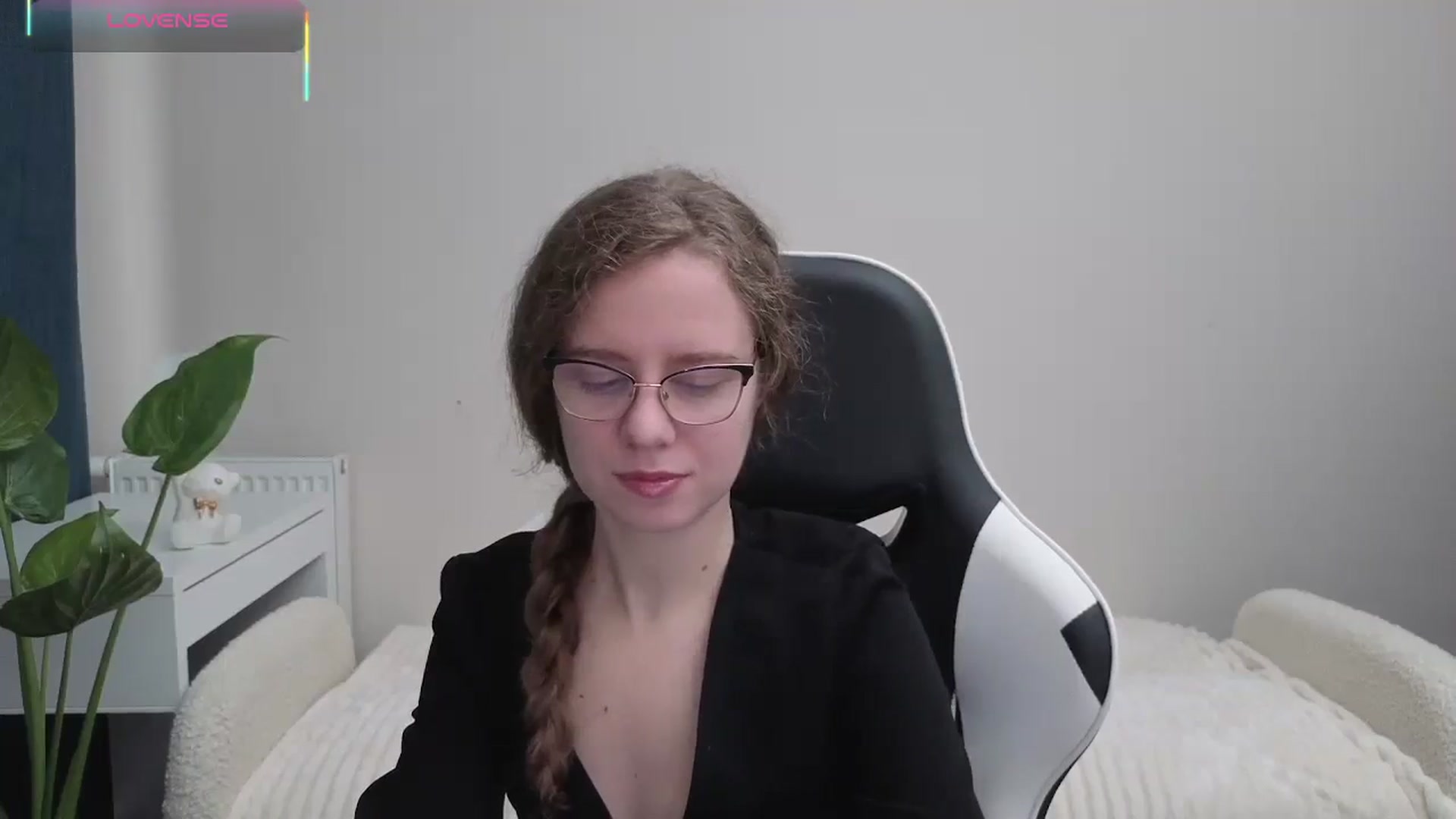 Gallery image thumbnail from BlueFlowerr's myfreecams stream on, 10/21/2025, 14:28 image 4 of 20